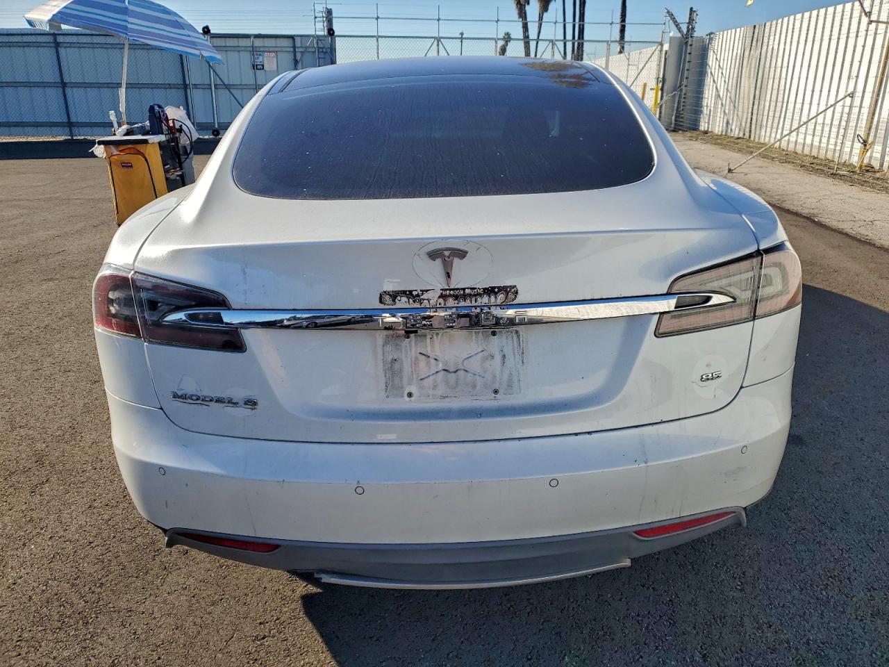 Tesla Model S P85 thumbnail 3