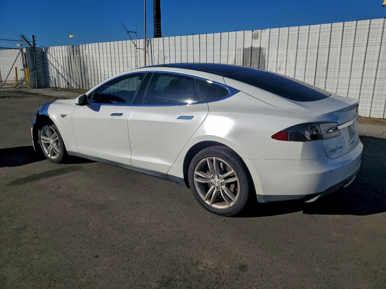Tesla Model S P85 thumbnail 8