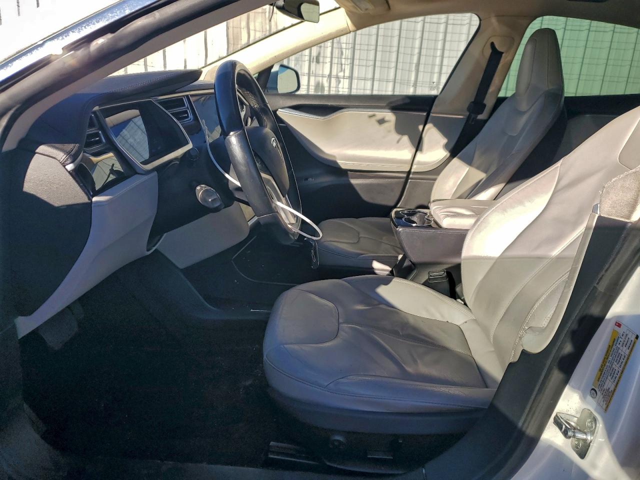 Tesla Model S P85 thumbnail 4