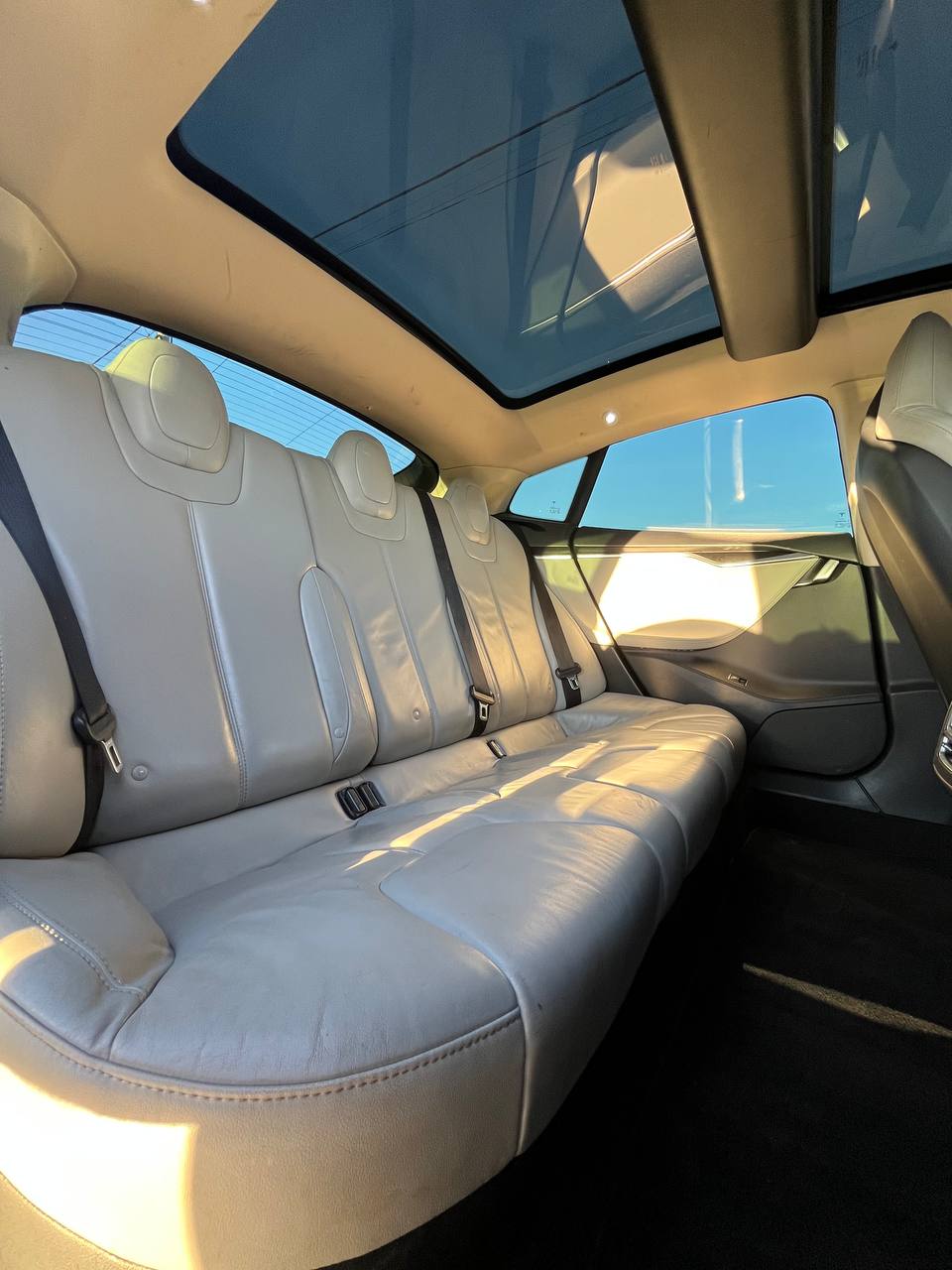 Tesla Model S P85 thumbnail 8