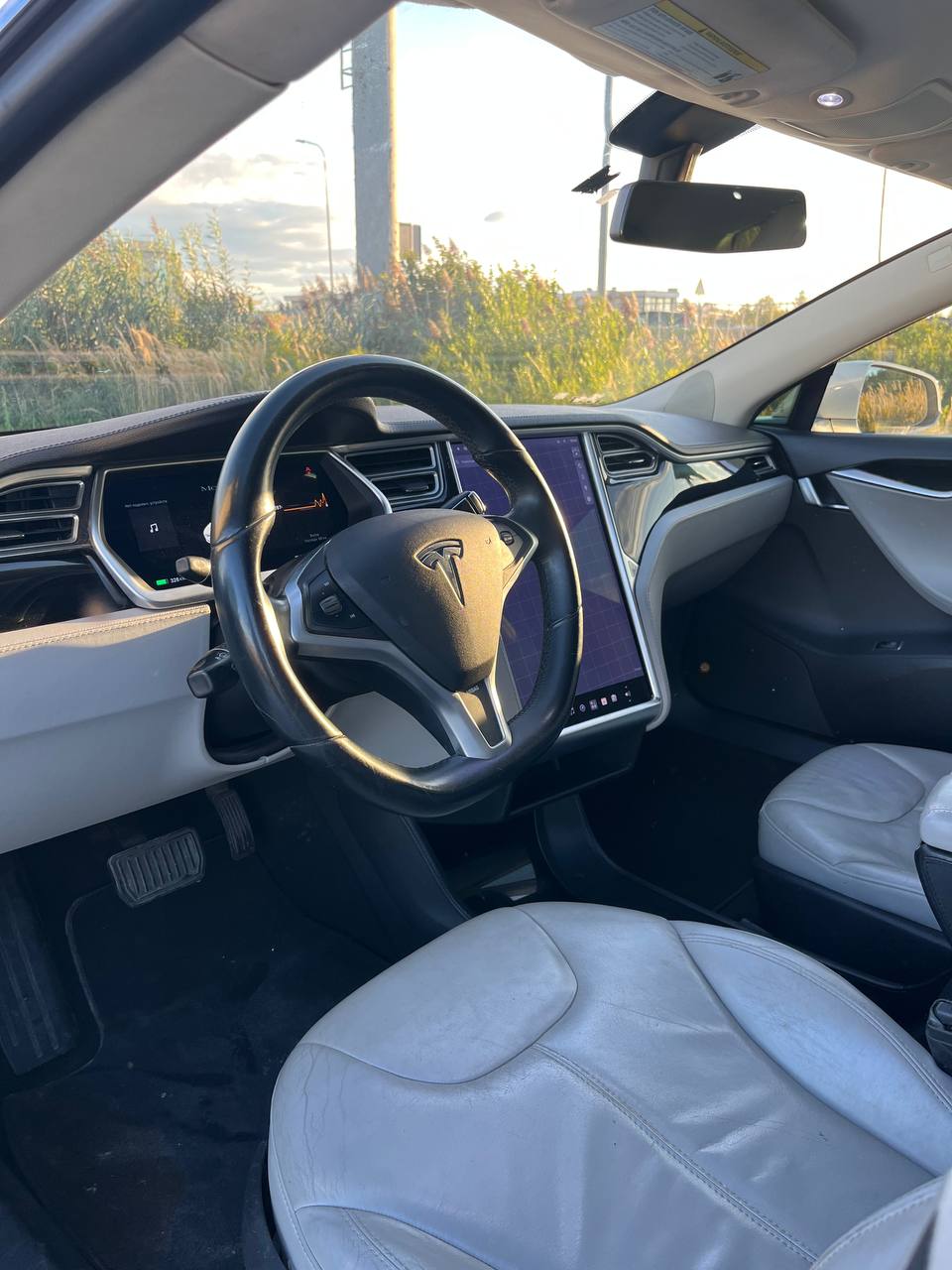 Tesla Model S P85 thumbnail 9