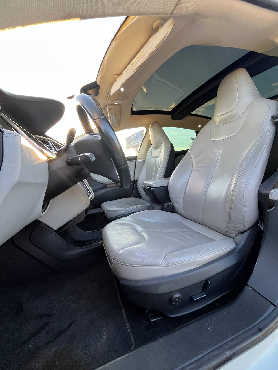 Tesla Model S P85 thumbnail 10