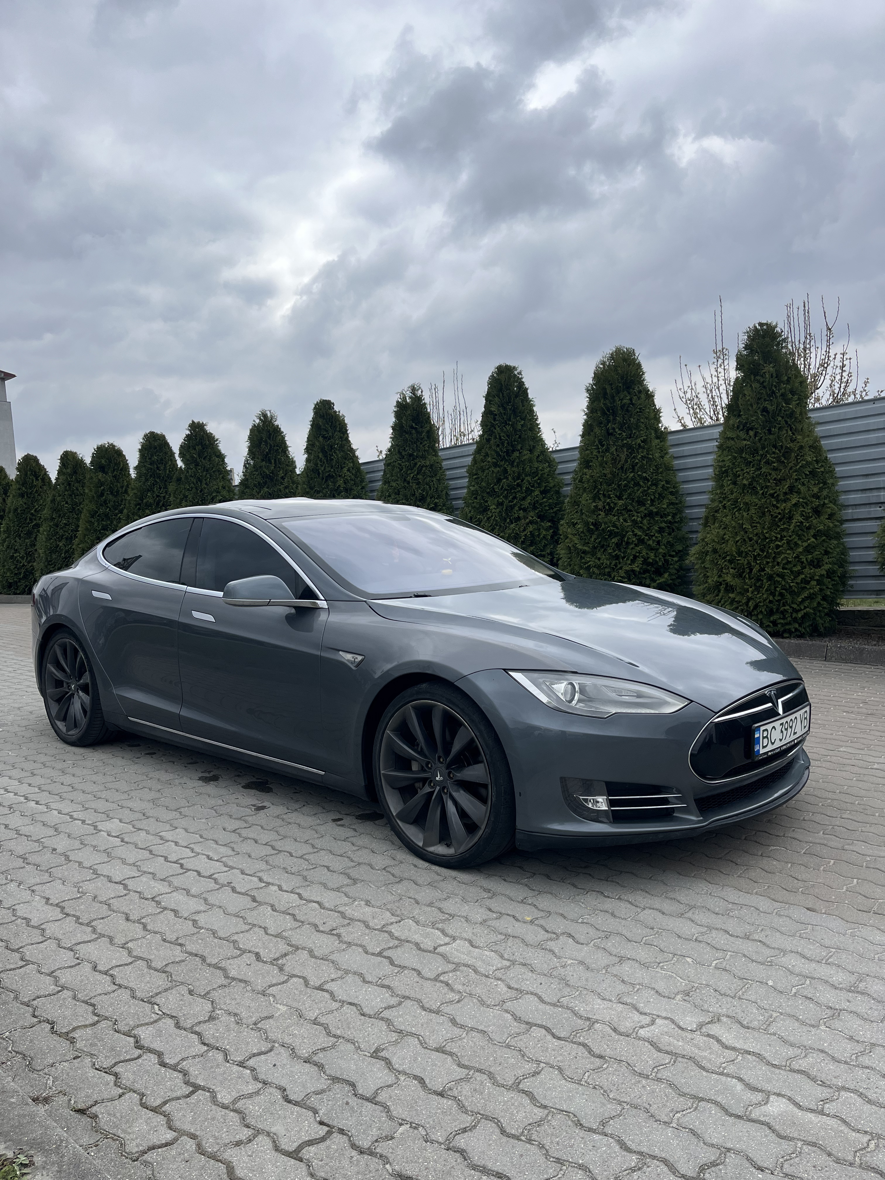 Tesla Model S 85 thumbnail 5