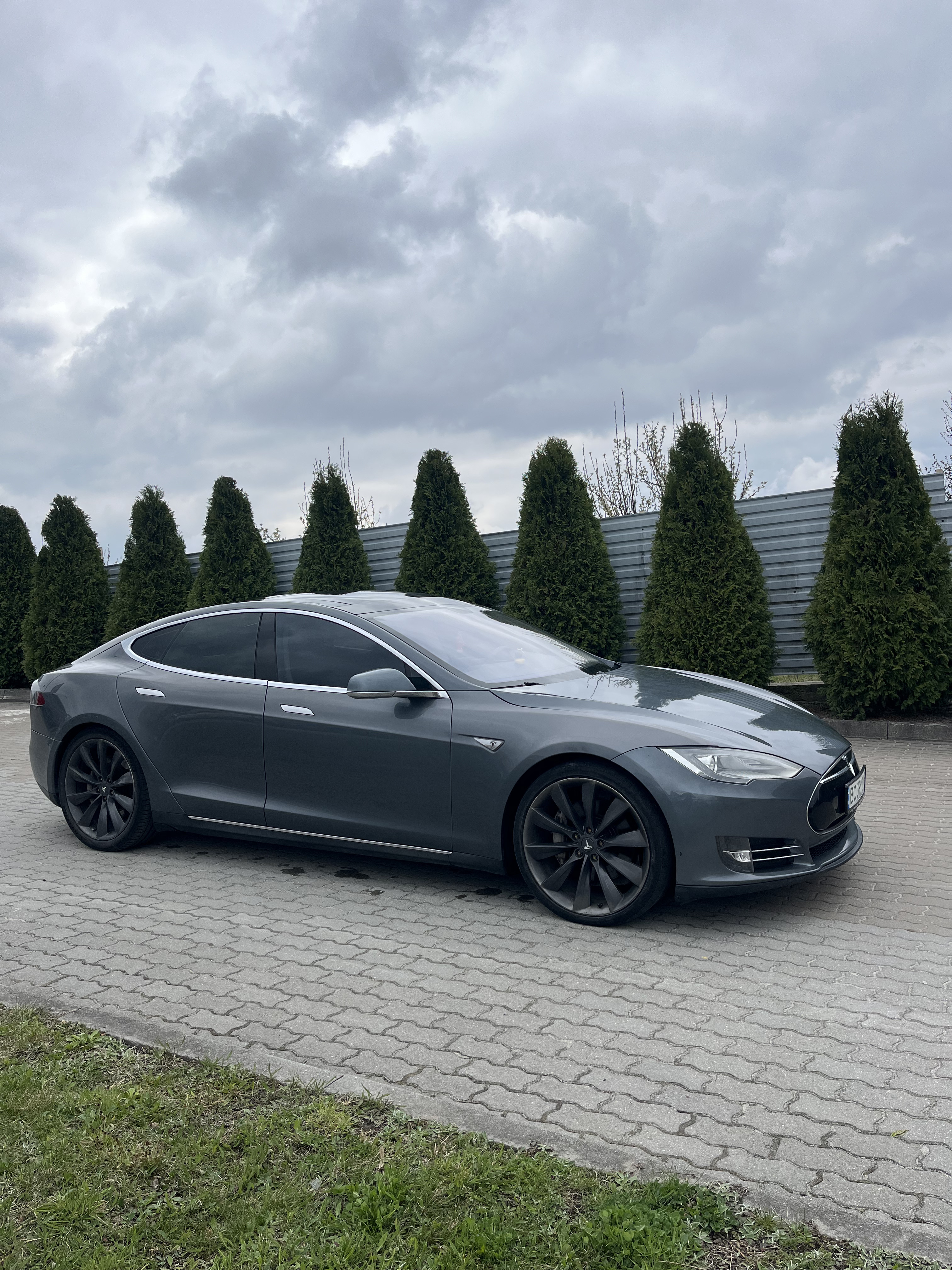 Tesla Model S 85 thumbnail 6