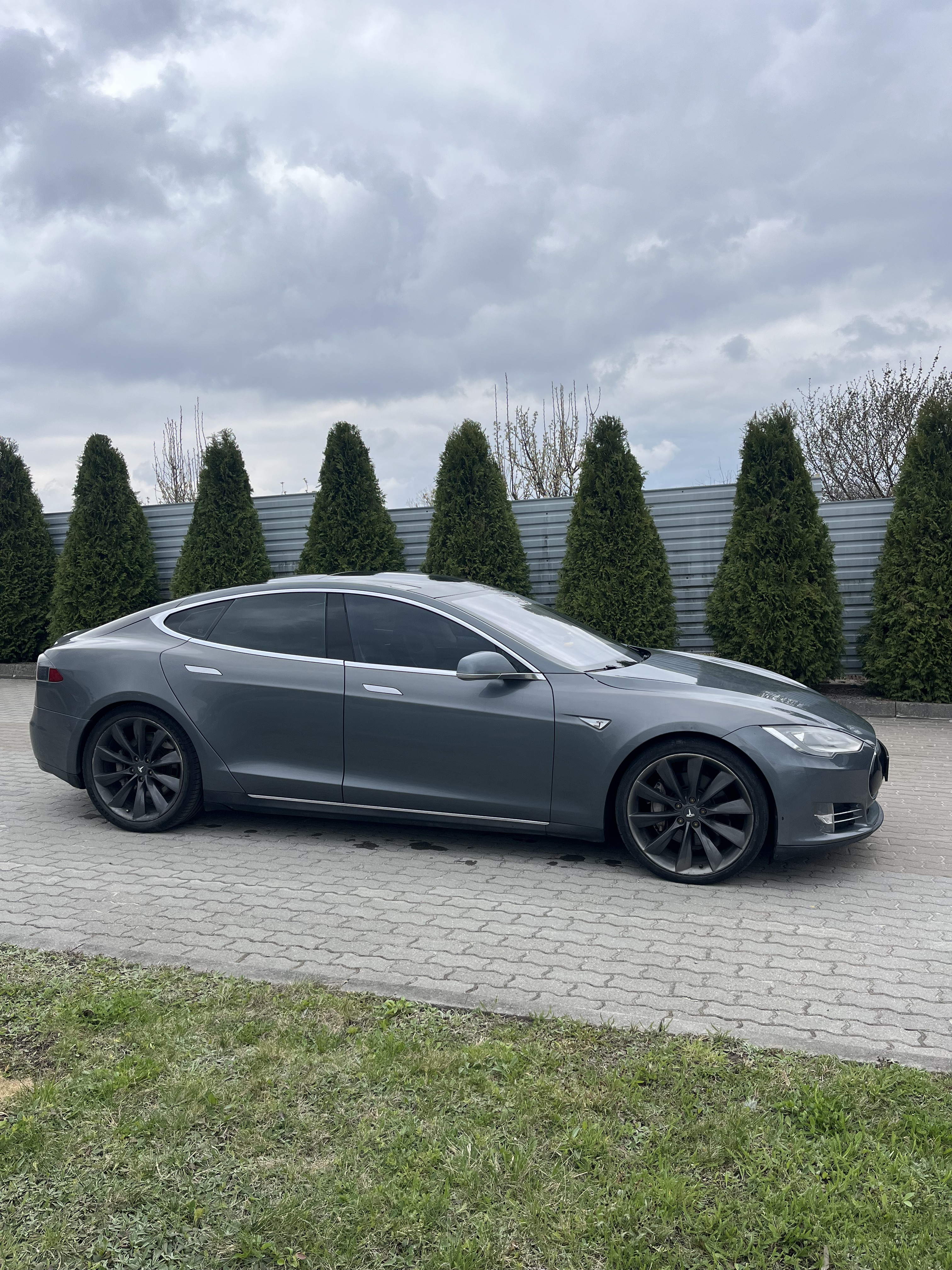 Tesla Model S 85 thumbnail 7