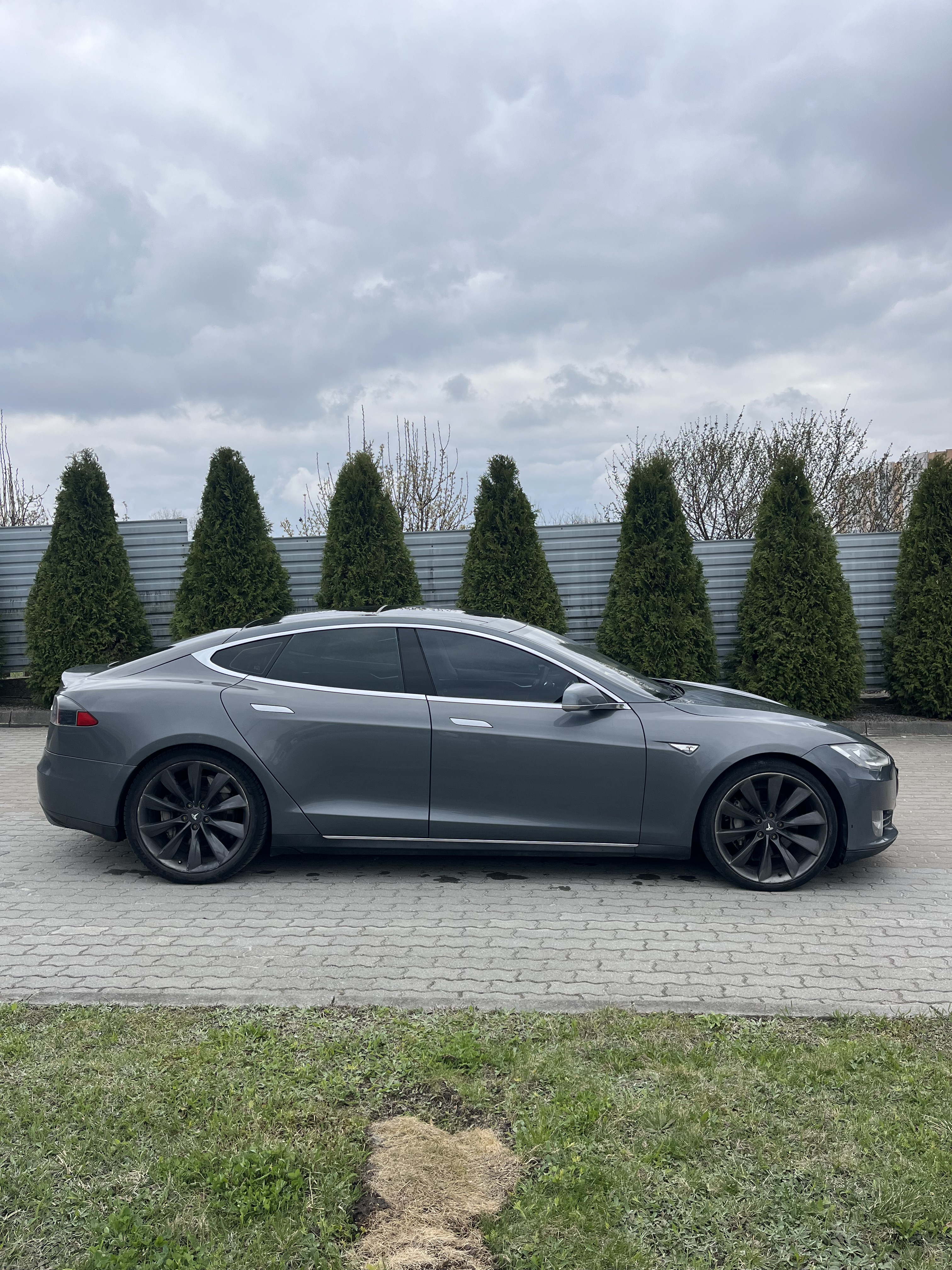 Tesla Model S 85 thumbnail 8