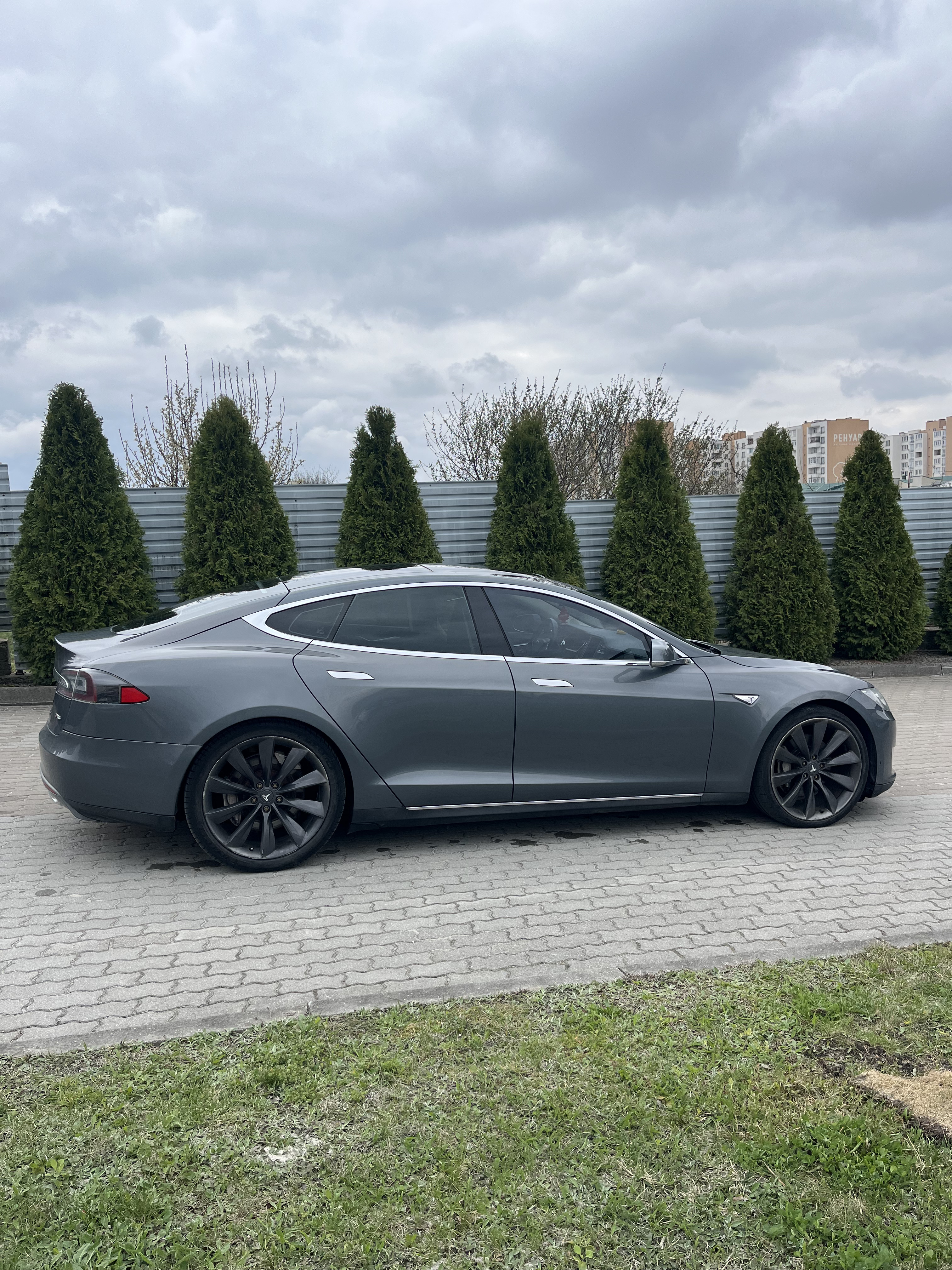 Tesla Model S 85 thumbnail 9