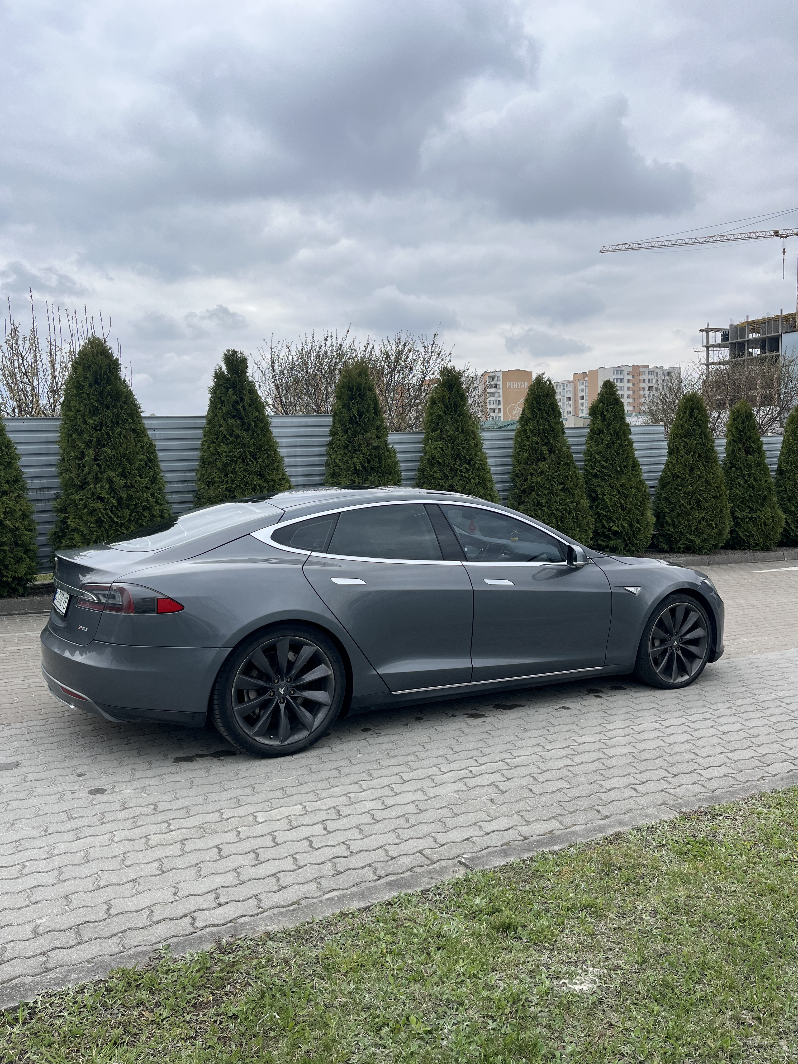 Tesla Model S 85 thumbnail 10