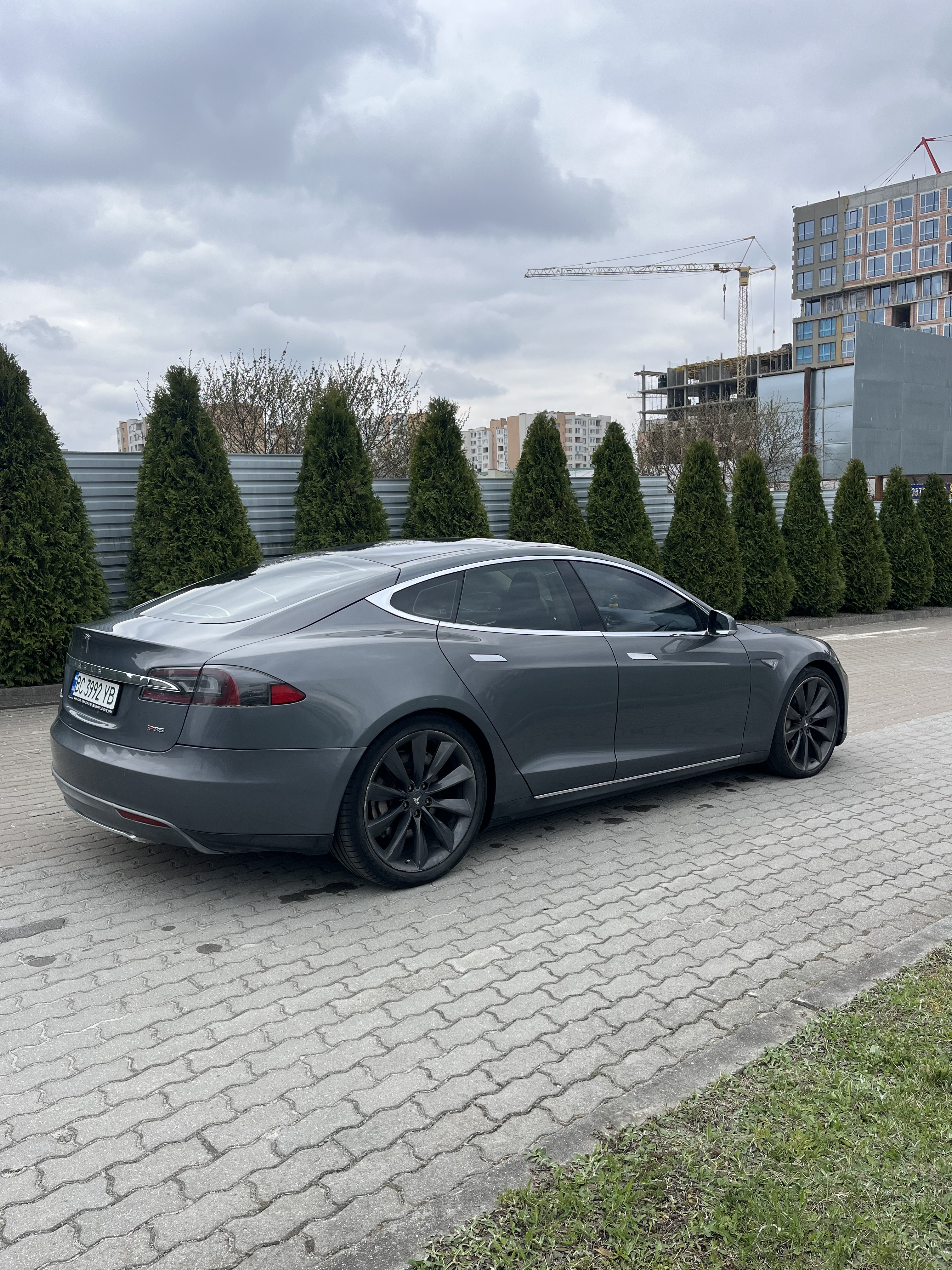 Tesla Model S 85 thumbnail 11
