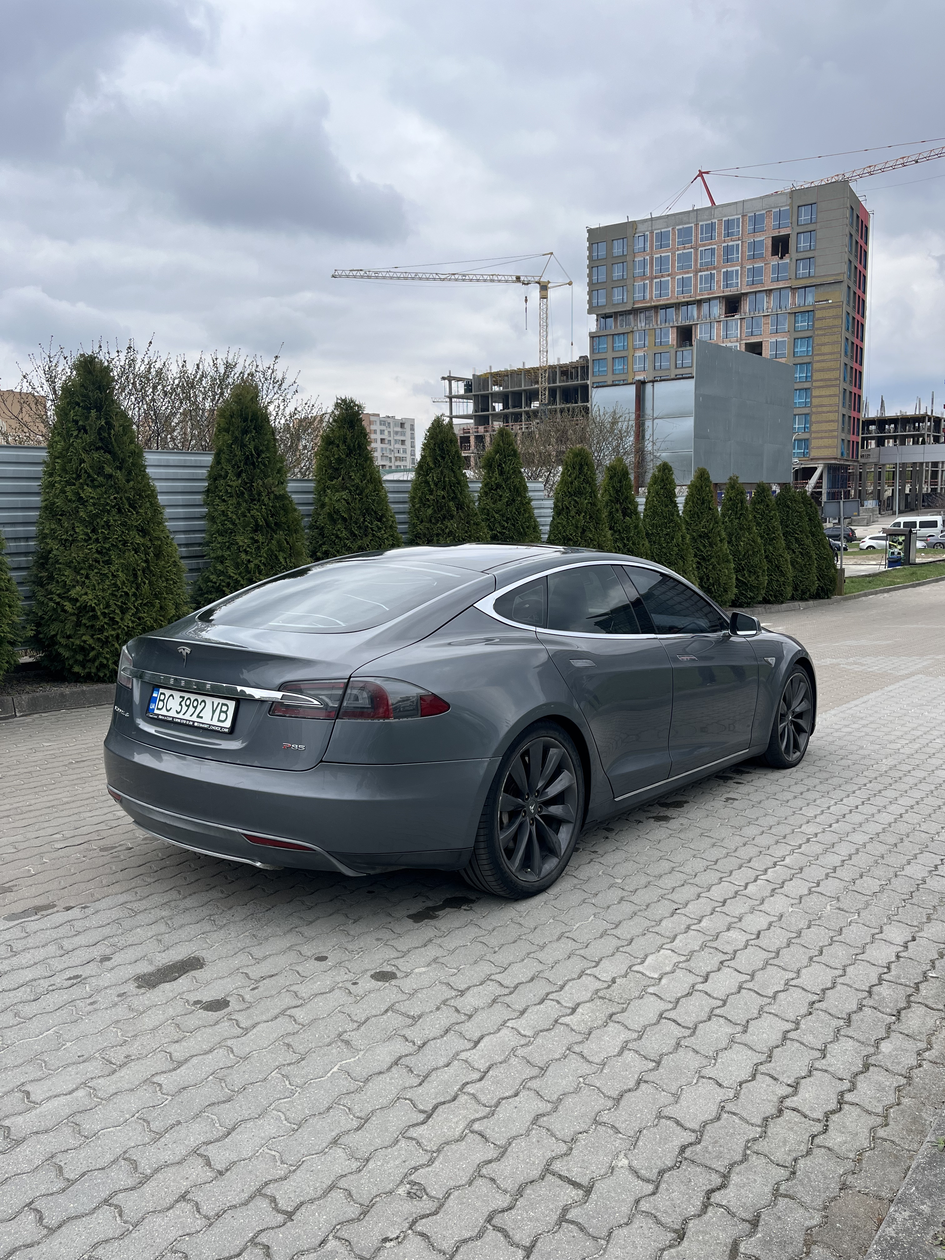 Tesla Model S 85 thumbnail 12