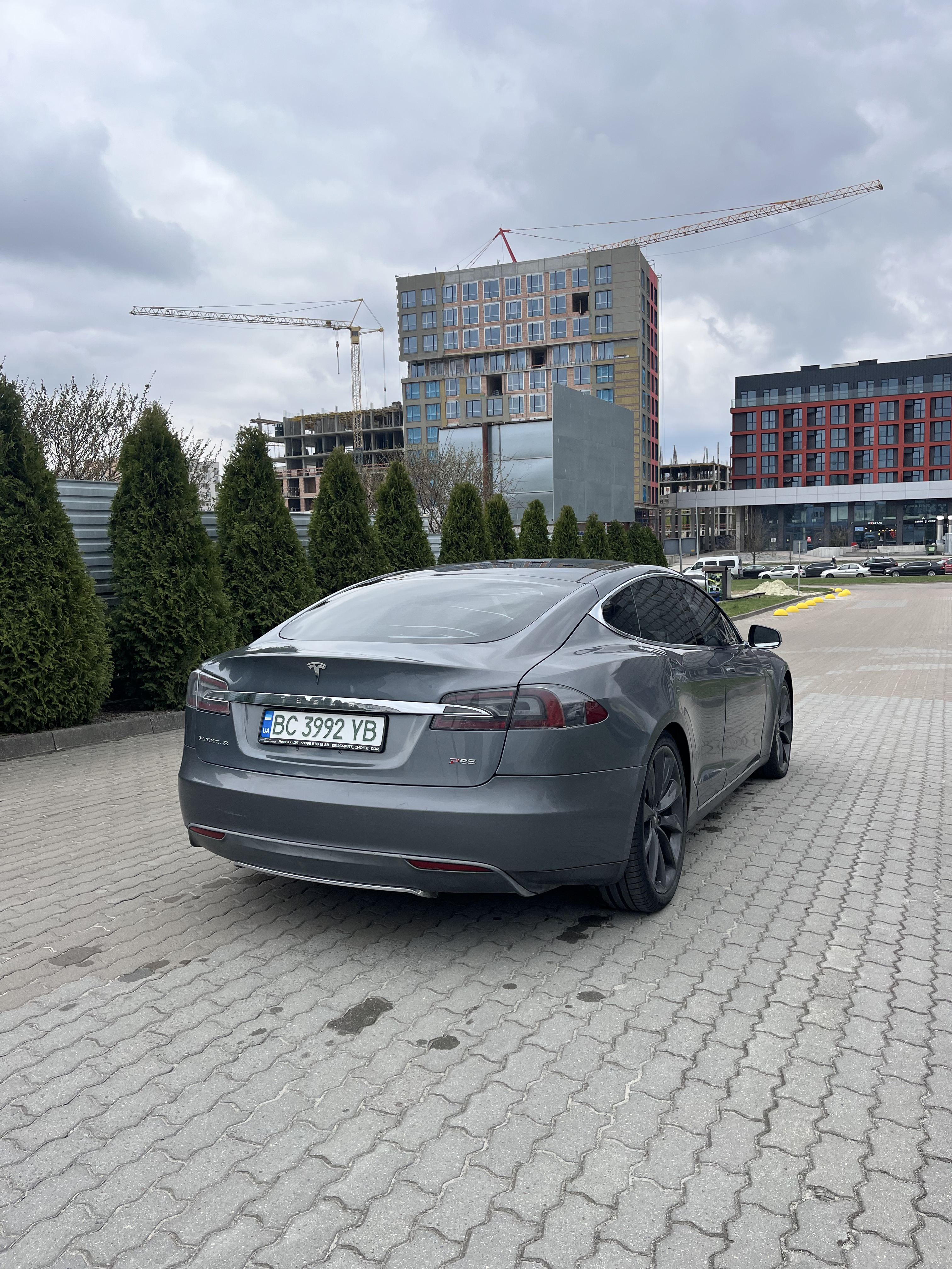 Tesla Model S 85 thumbnail 13