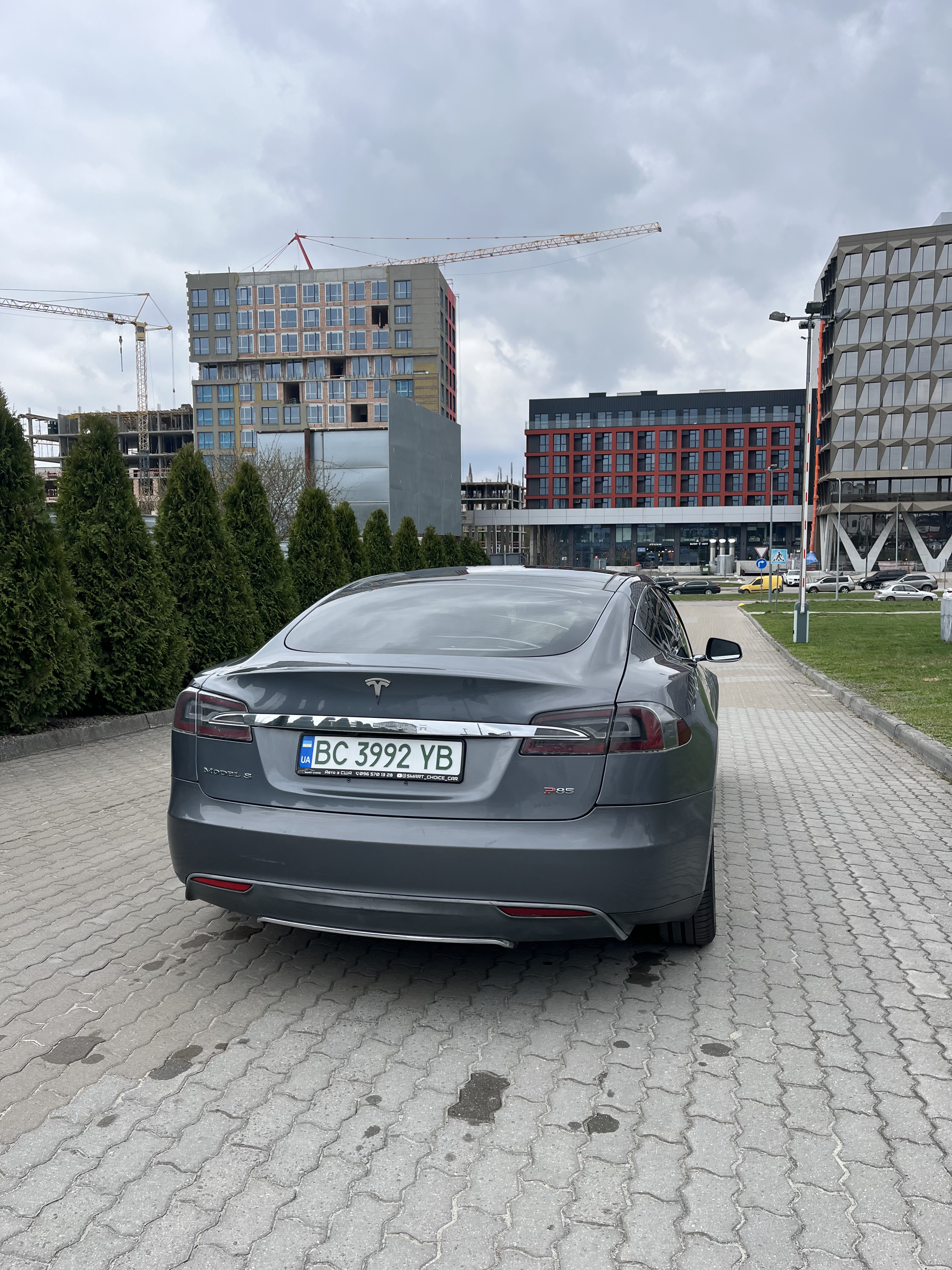 Tesla Model S 85 thumbnail 14