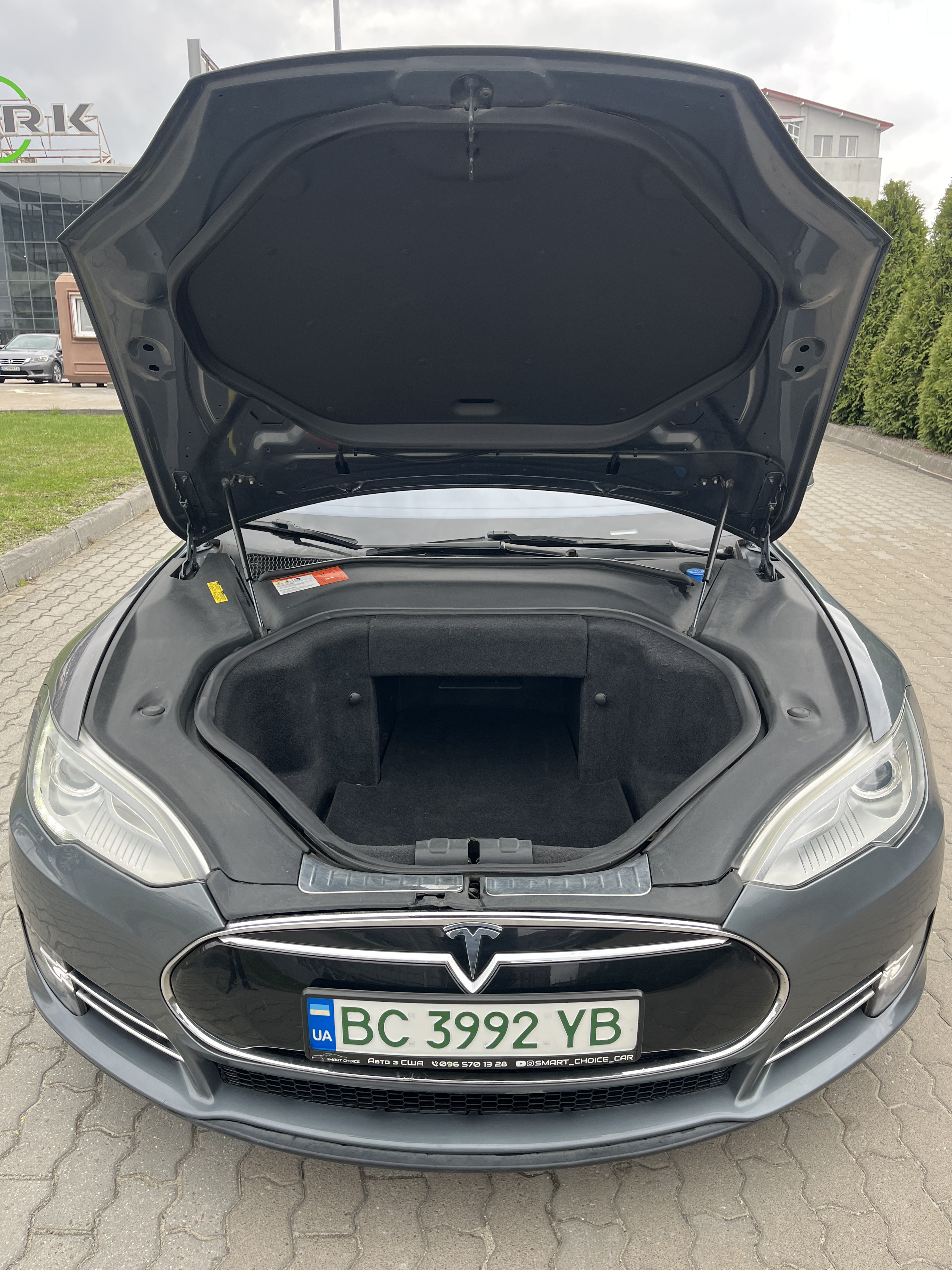 Tesla Model S 85 thumbnail 24