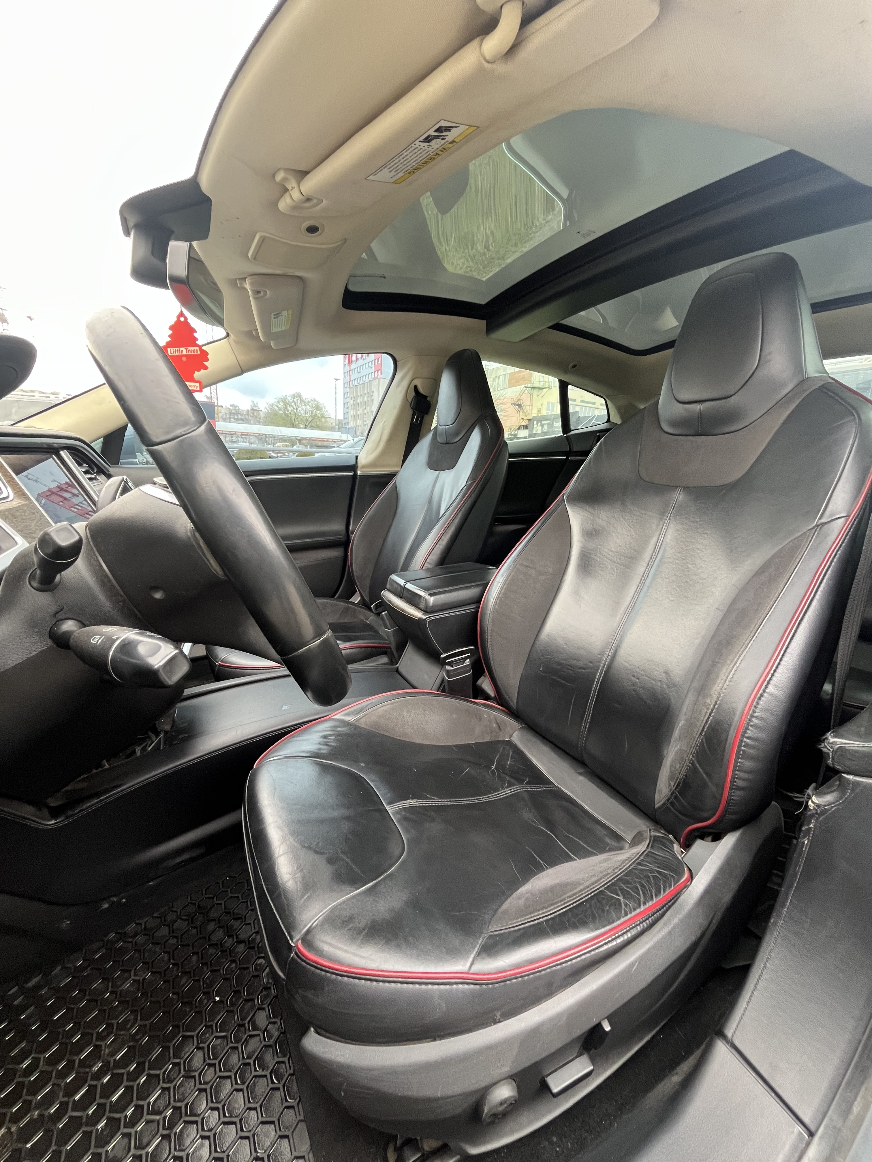 Tesla Model S 85 thumbnail 26