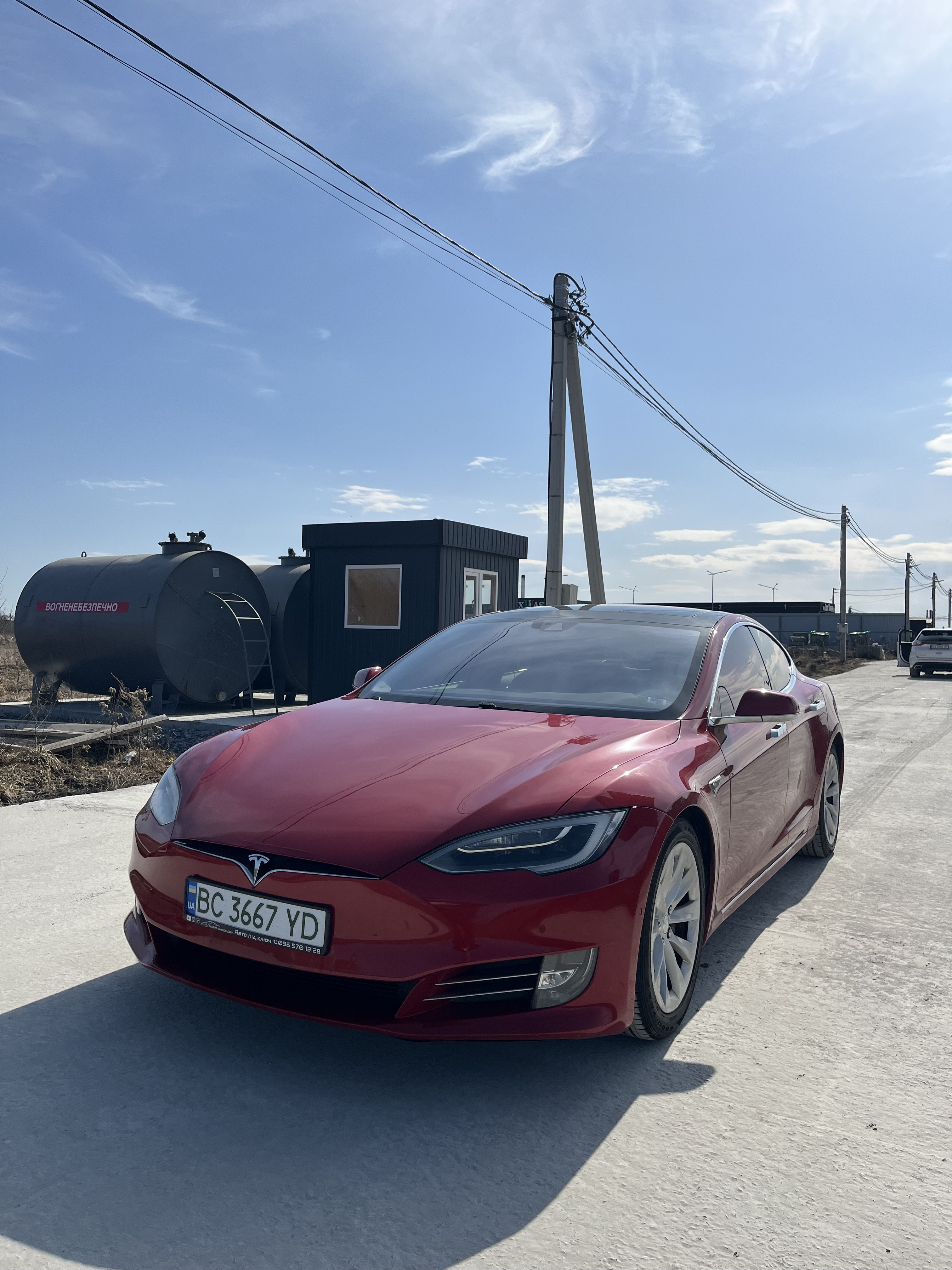 Tesla Model S 75 thumbnail 5