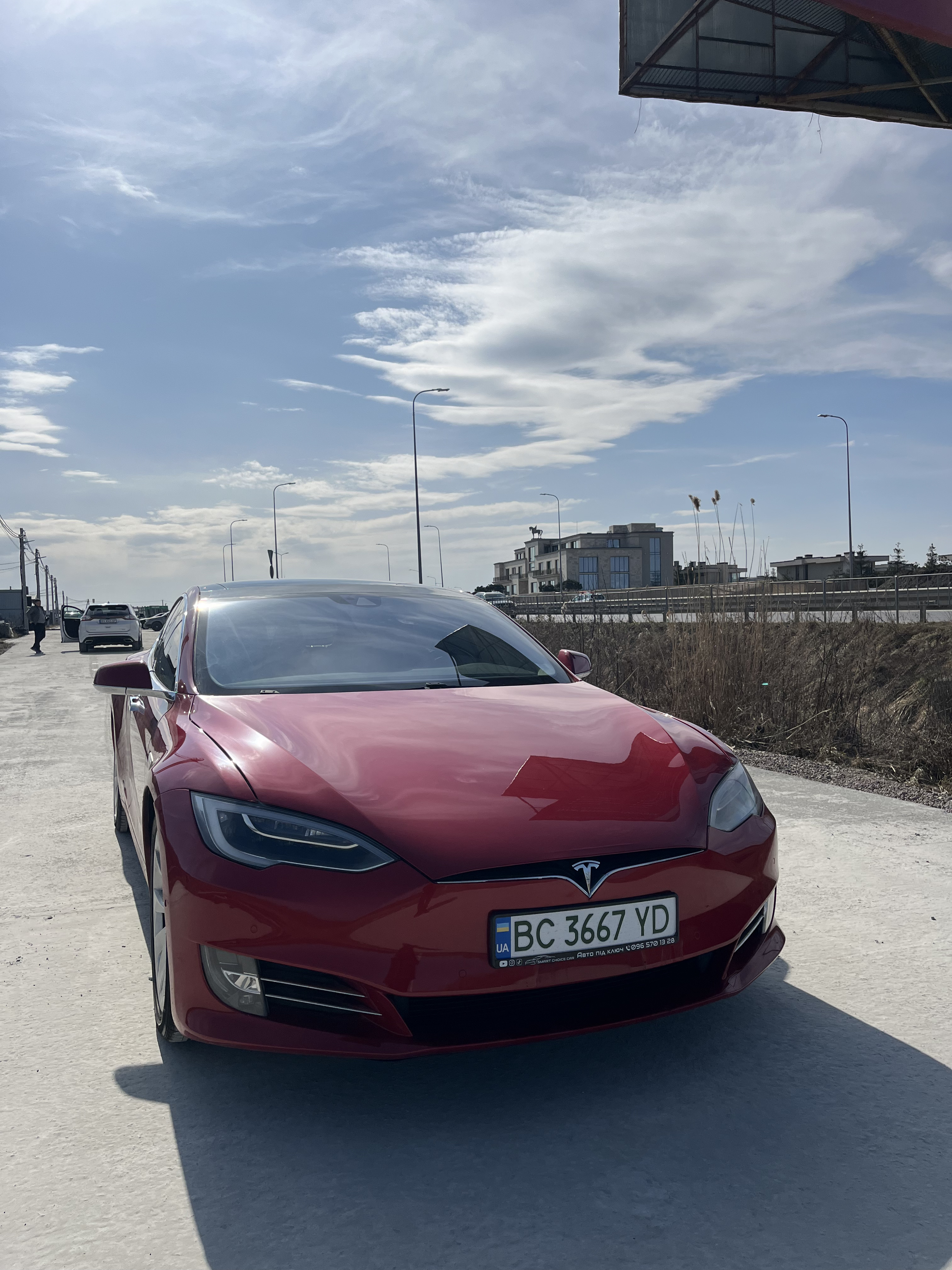 Tesla Model S 75 thumbnail 8