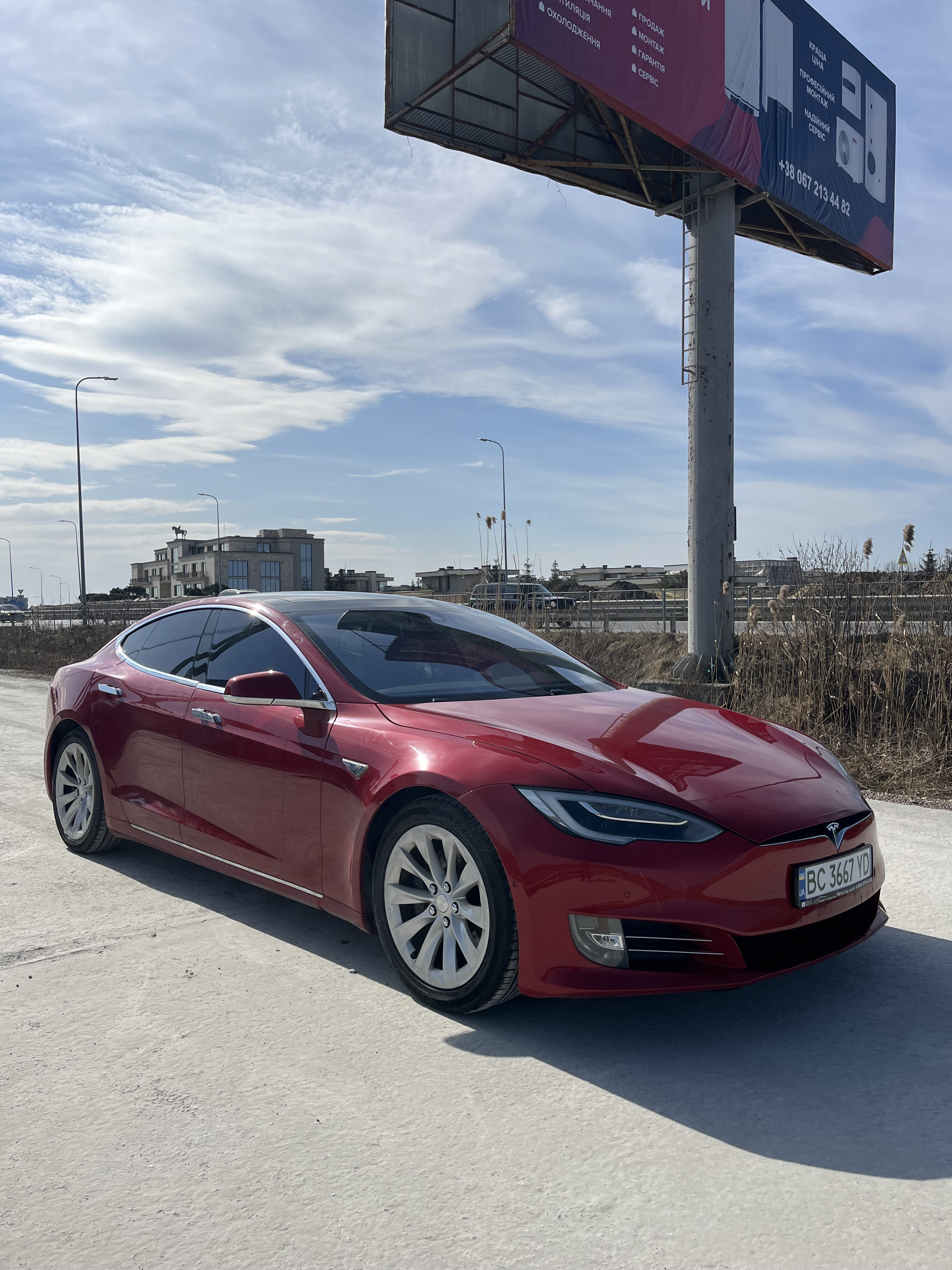 Tesla Model S 75 thumbnail 10