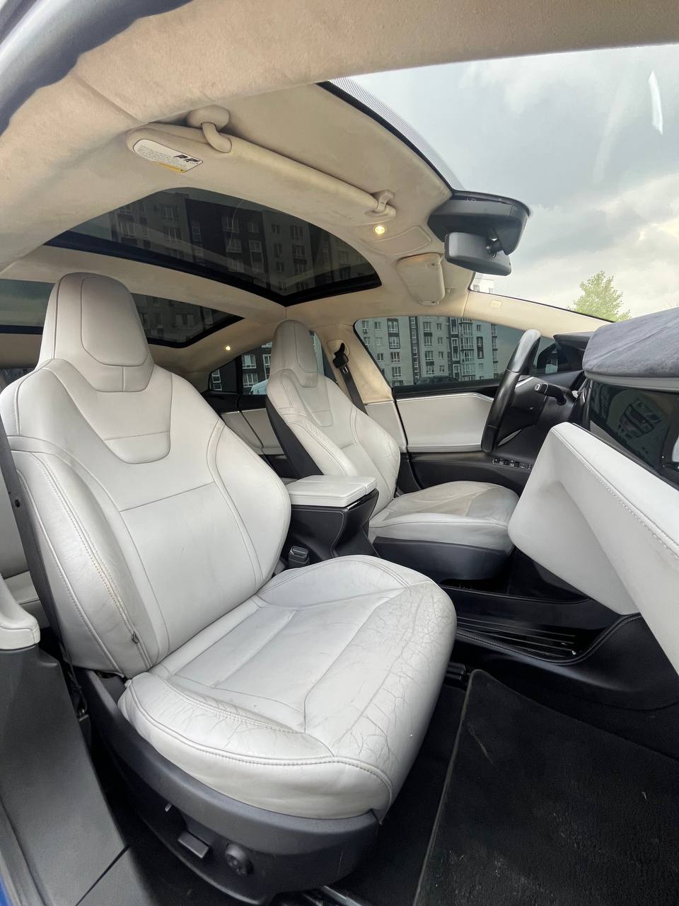 Tesla Model S 90D thumbnail 4