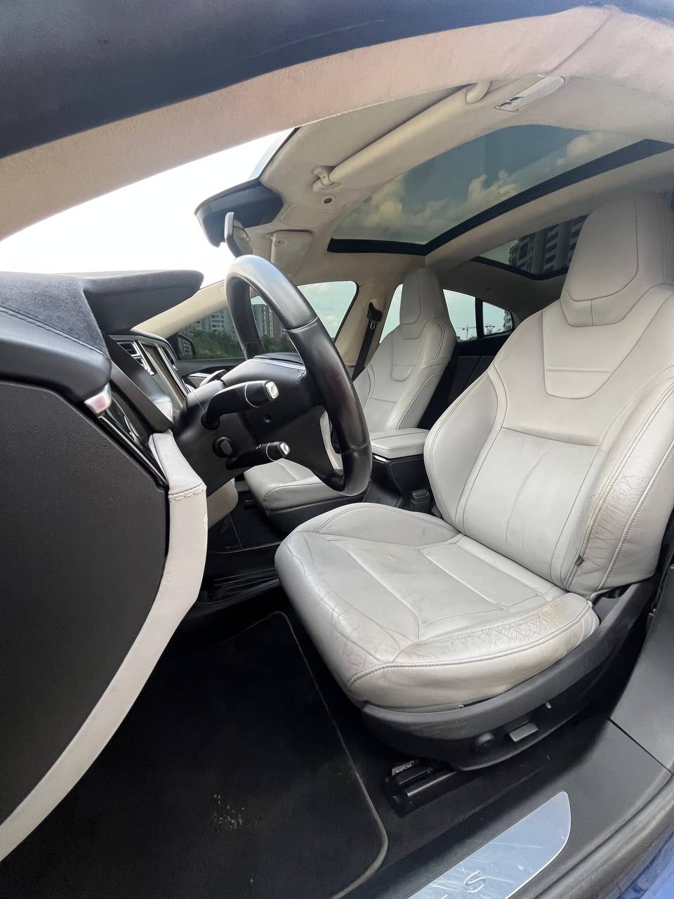 Tesla Model S 90D thumbnail 5
