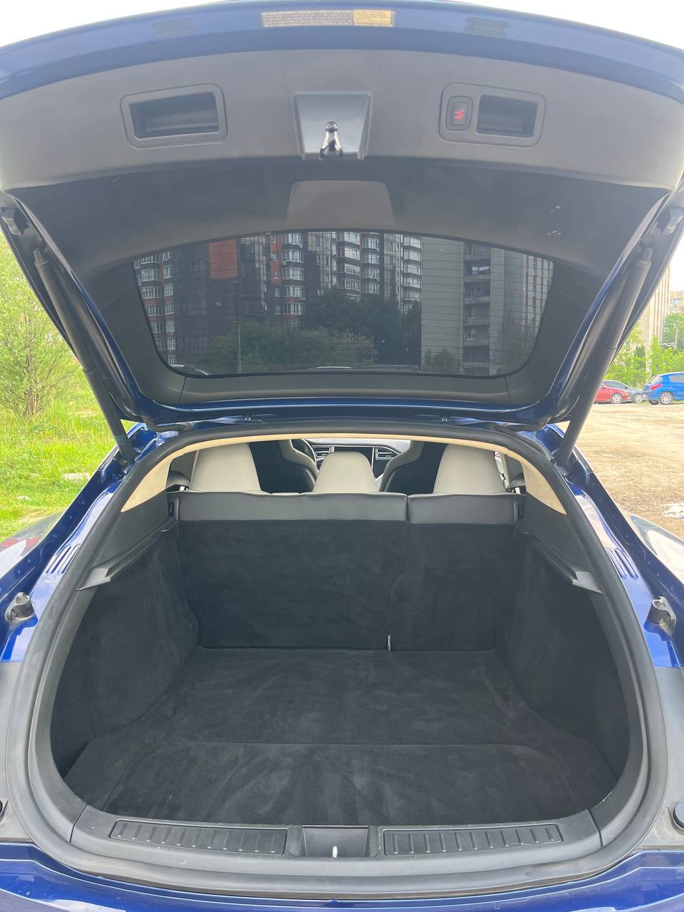 Tesla Model S 90D thumbnail 7