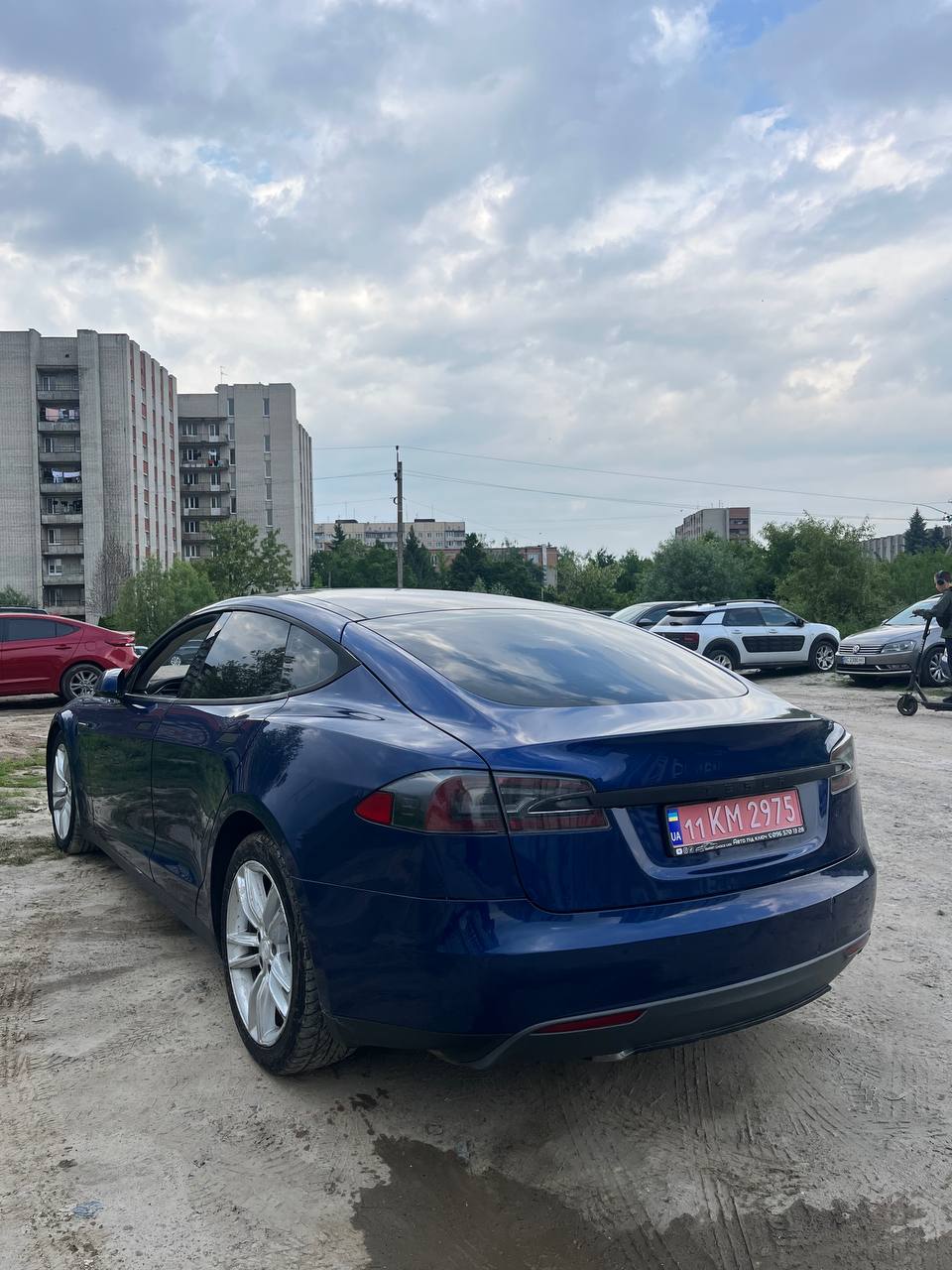 Tesla Model S 90D thumbnail 8