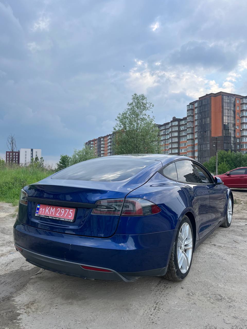 Tesla Model S 90D thumbnail 9