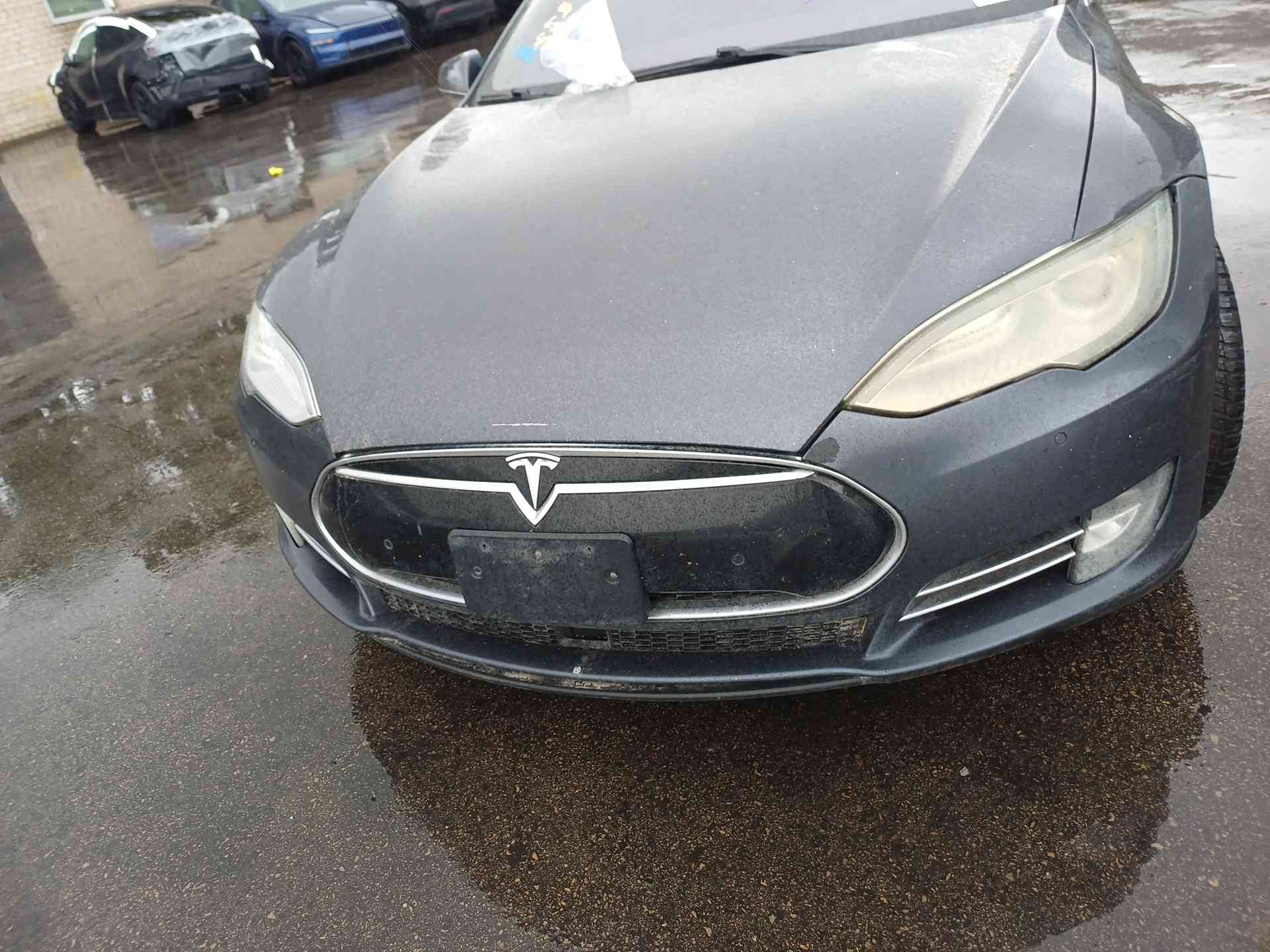 Tesla Model S 90D thumbnail 2
