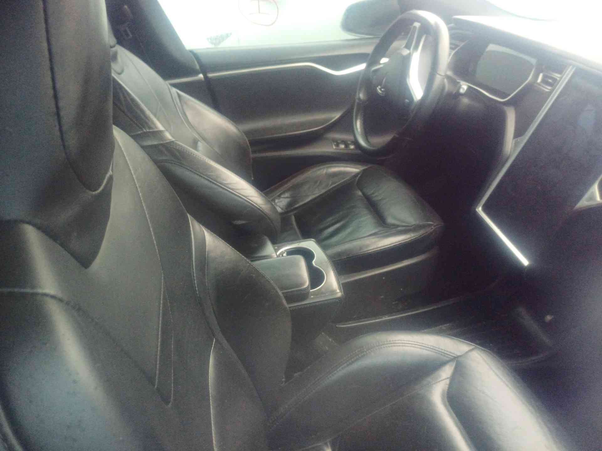 Tesla Model S 90D thumbnail 5