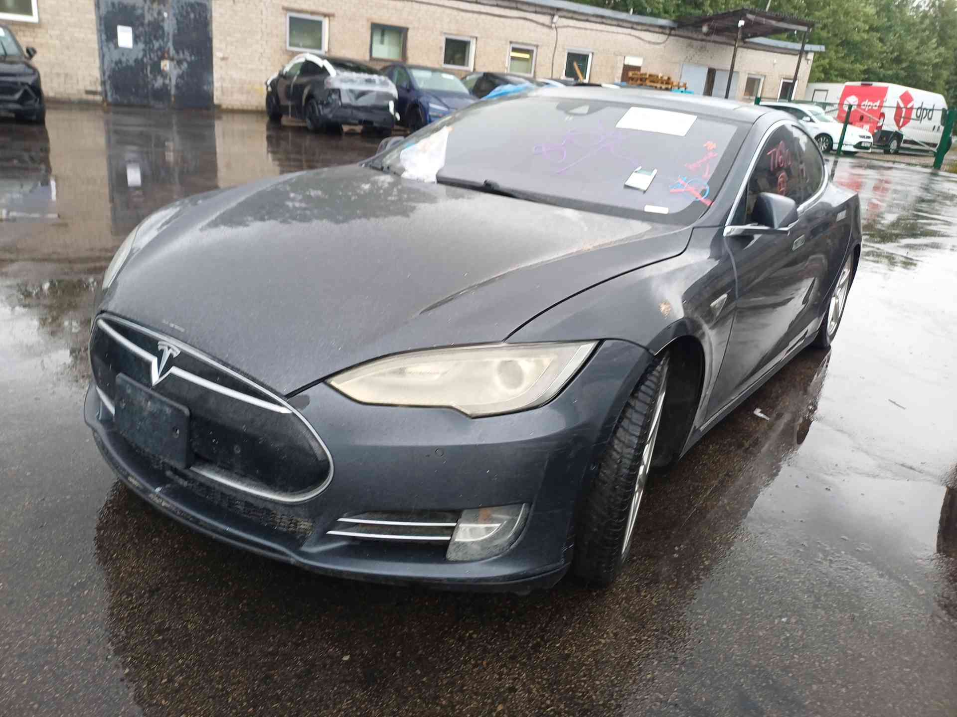 Tesla Model S 90D thumbnail 7