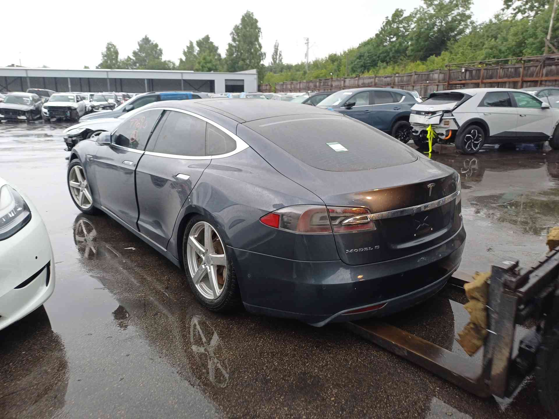 Tesla Model S 90D thumbnail 3