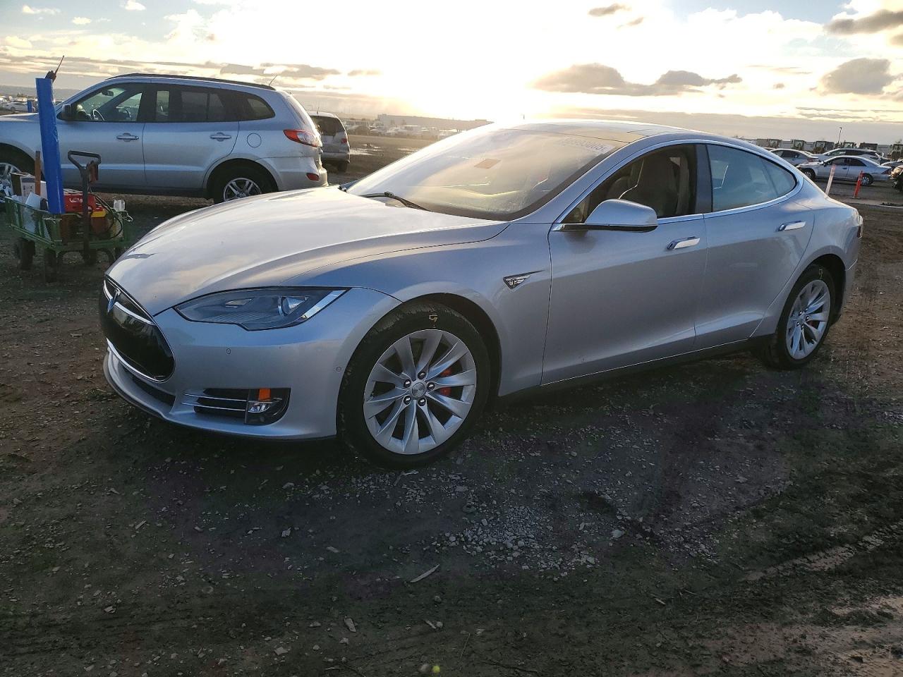 Tesla Model S P85D thumbnail 2