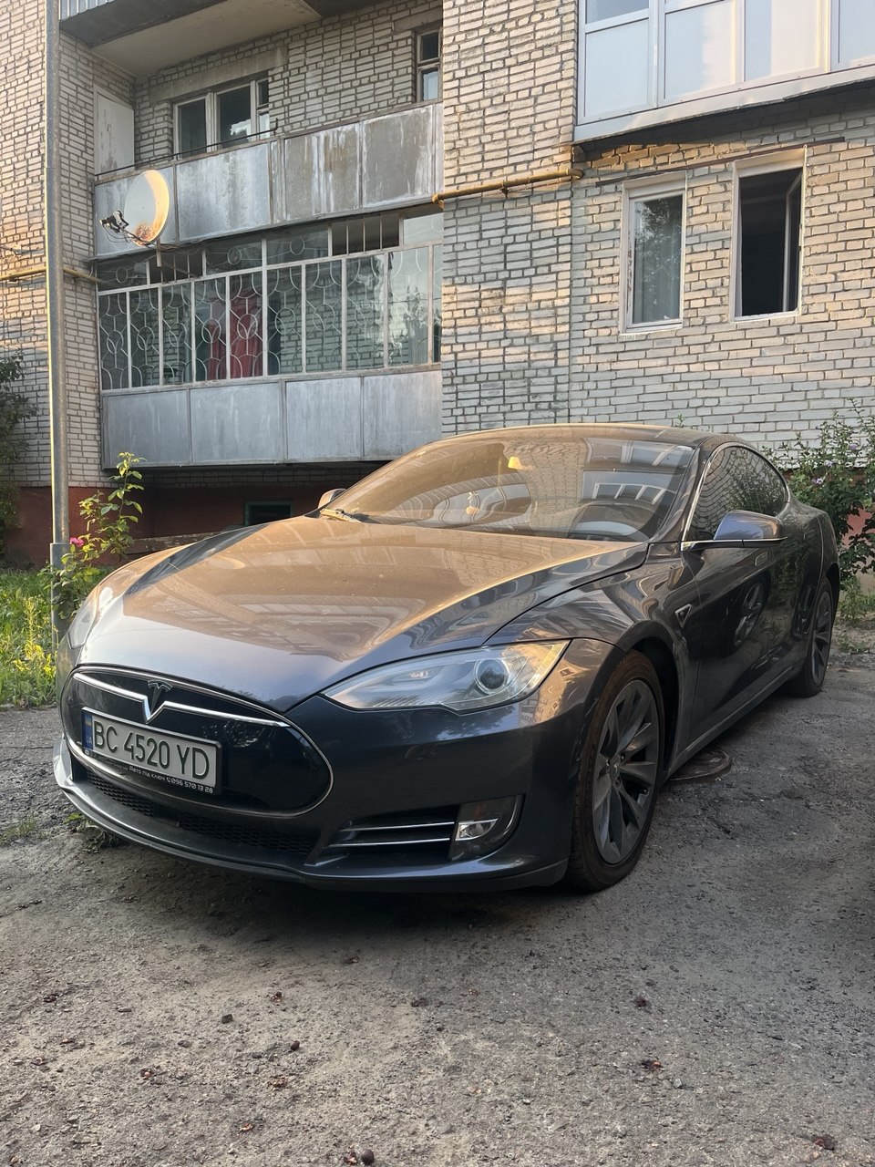 Tesla Model S P85D thumbnail 2