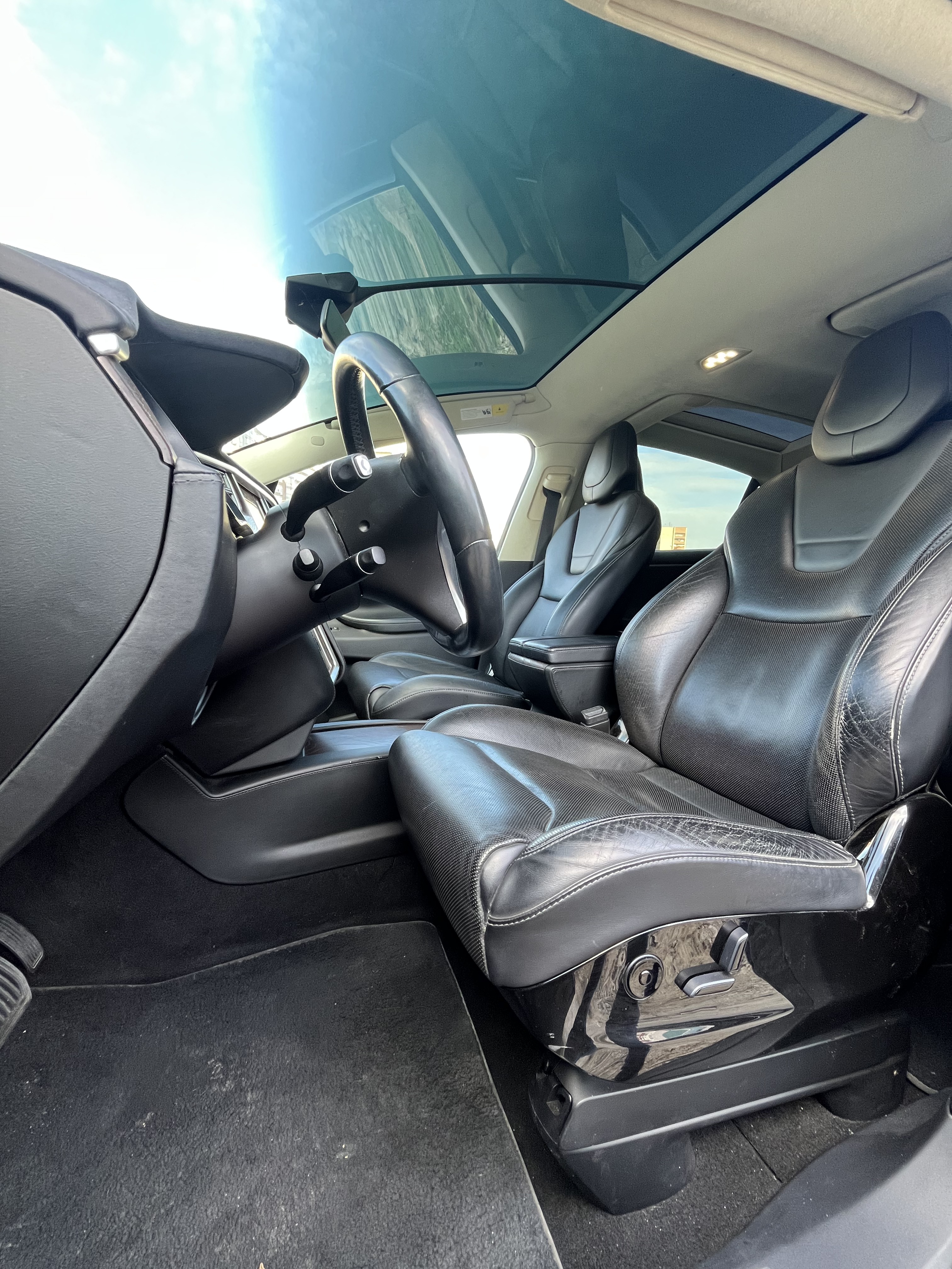 Tesla Model X 90D thumbnail 2