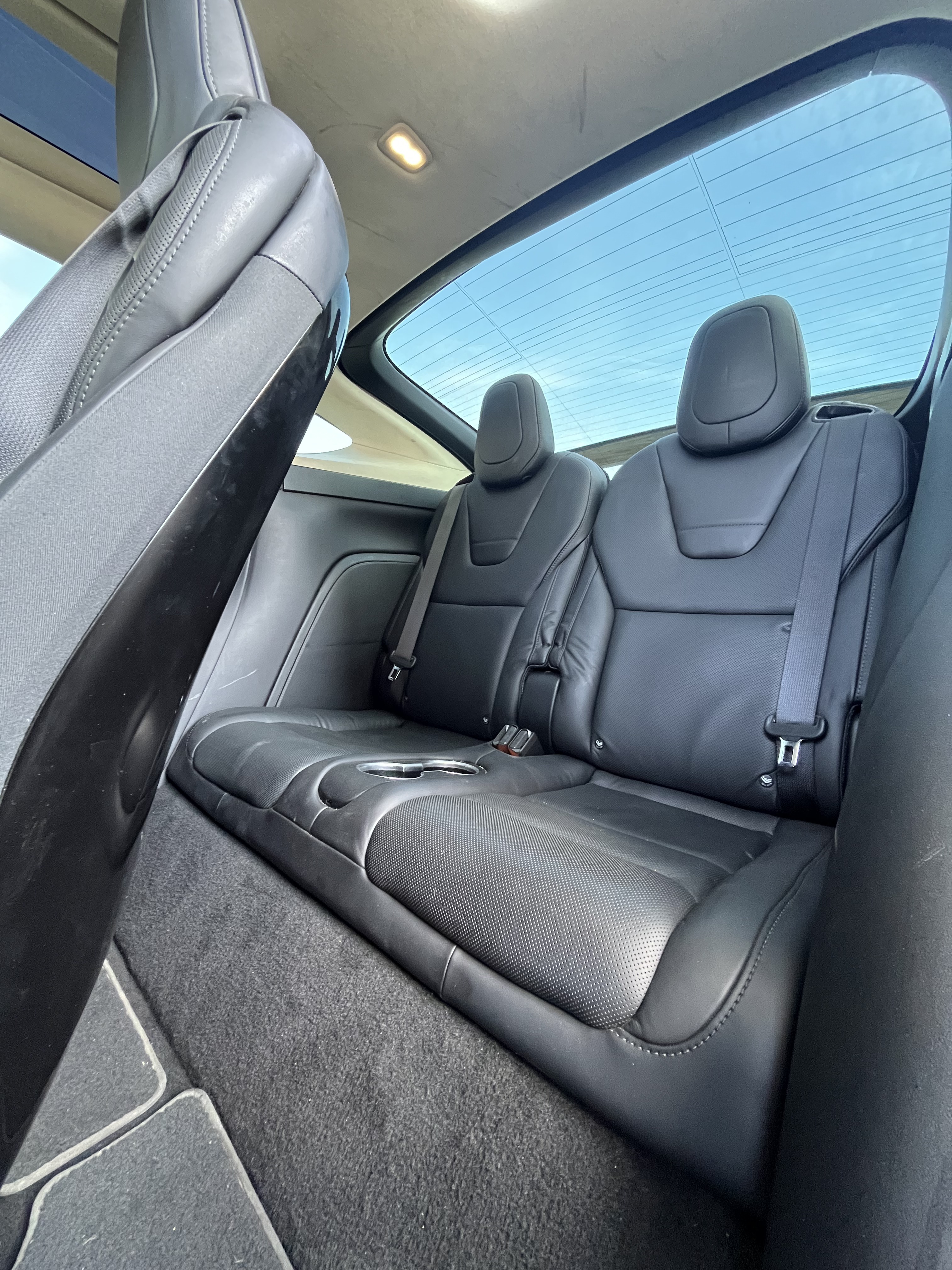 Tesla Model X 90D thumbnail 6