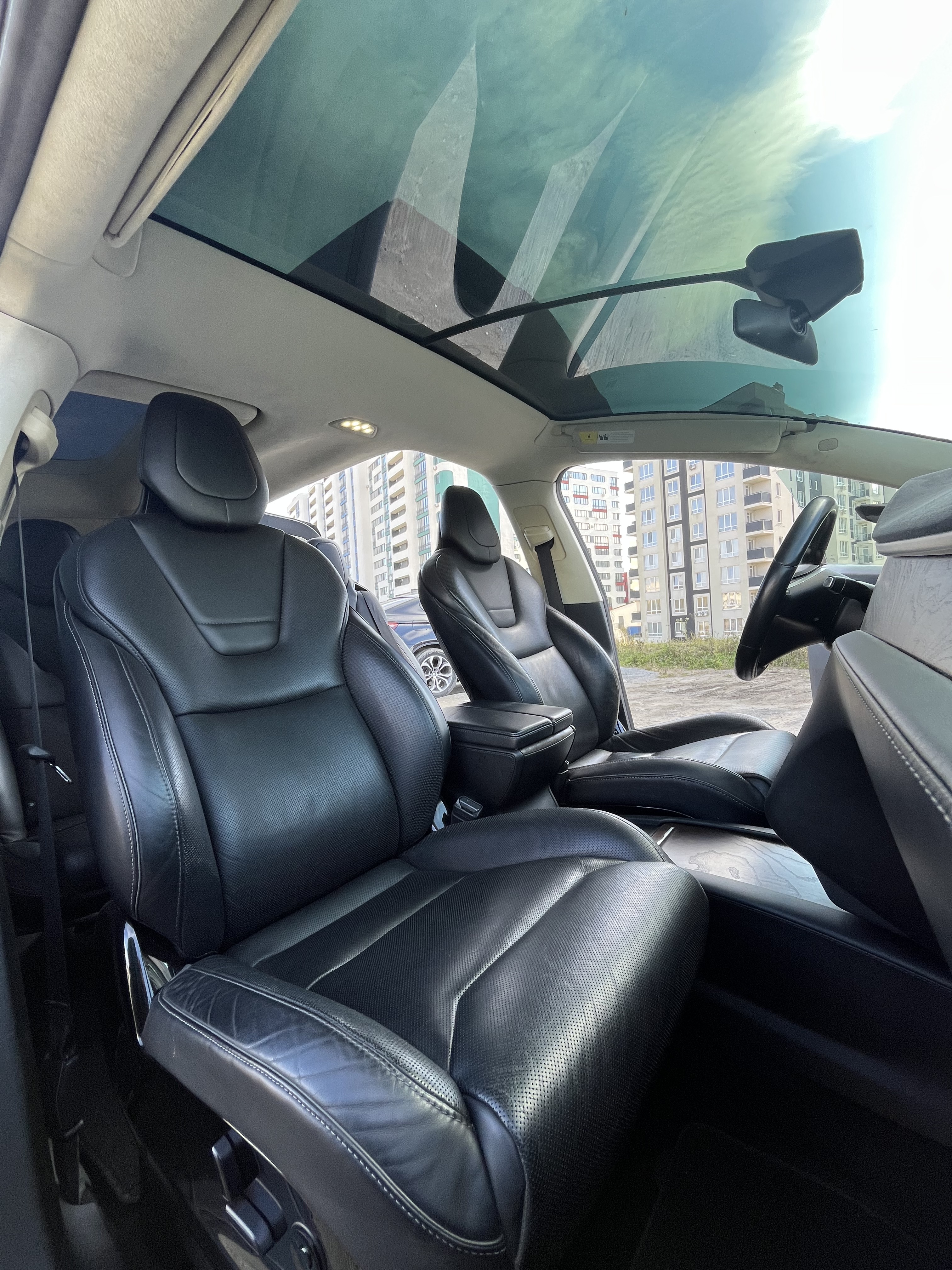 Tesla Model X 90D thumbnail 7