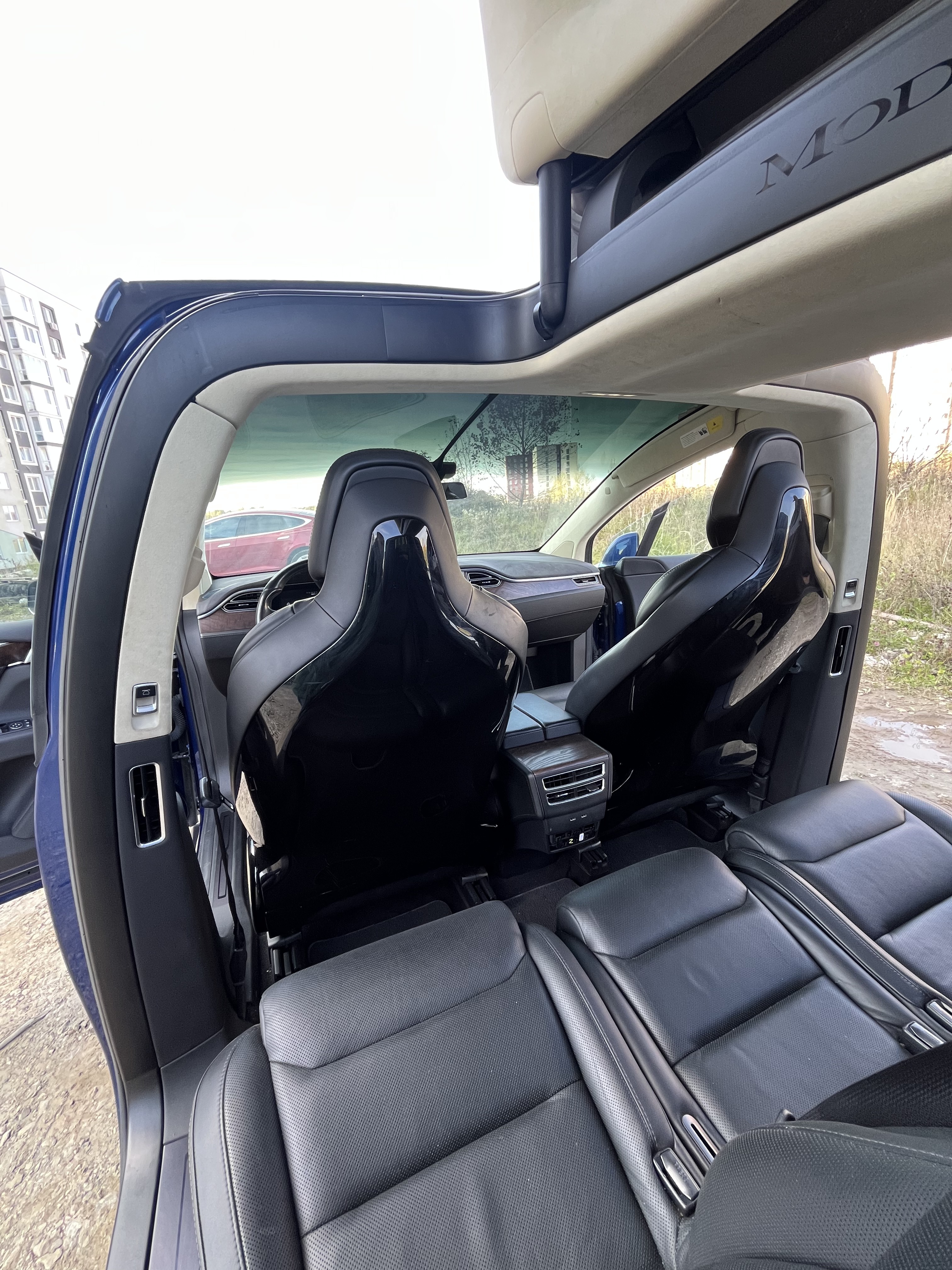 Tesla Model X 90D thumbnail 13