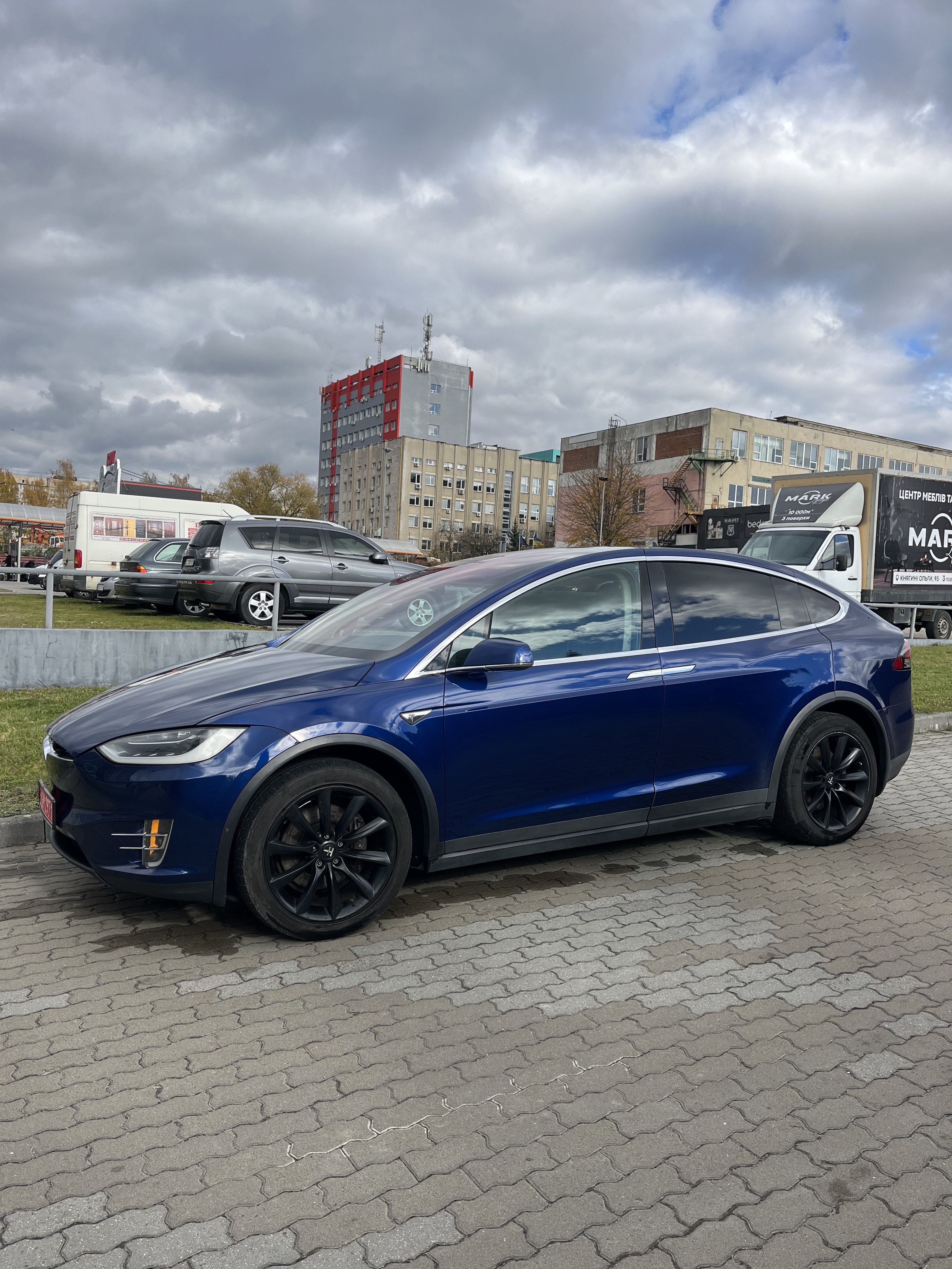 Tesla Model X 90D thumbnail 19