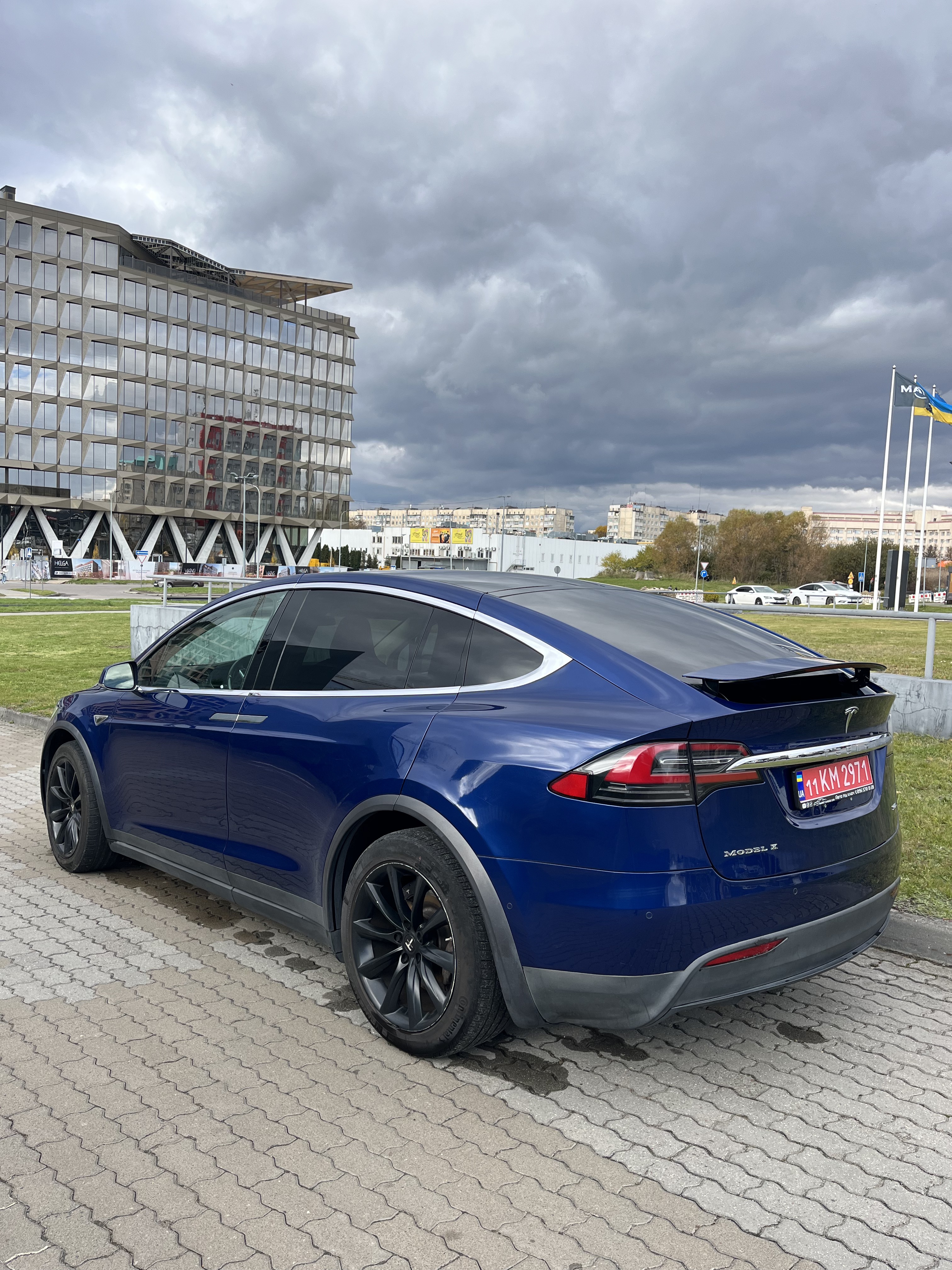 Tesla Model X 90D thumbnail 22