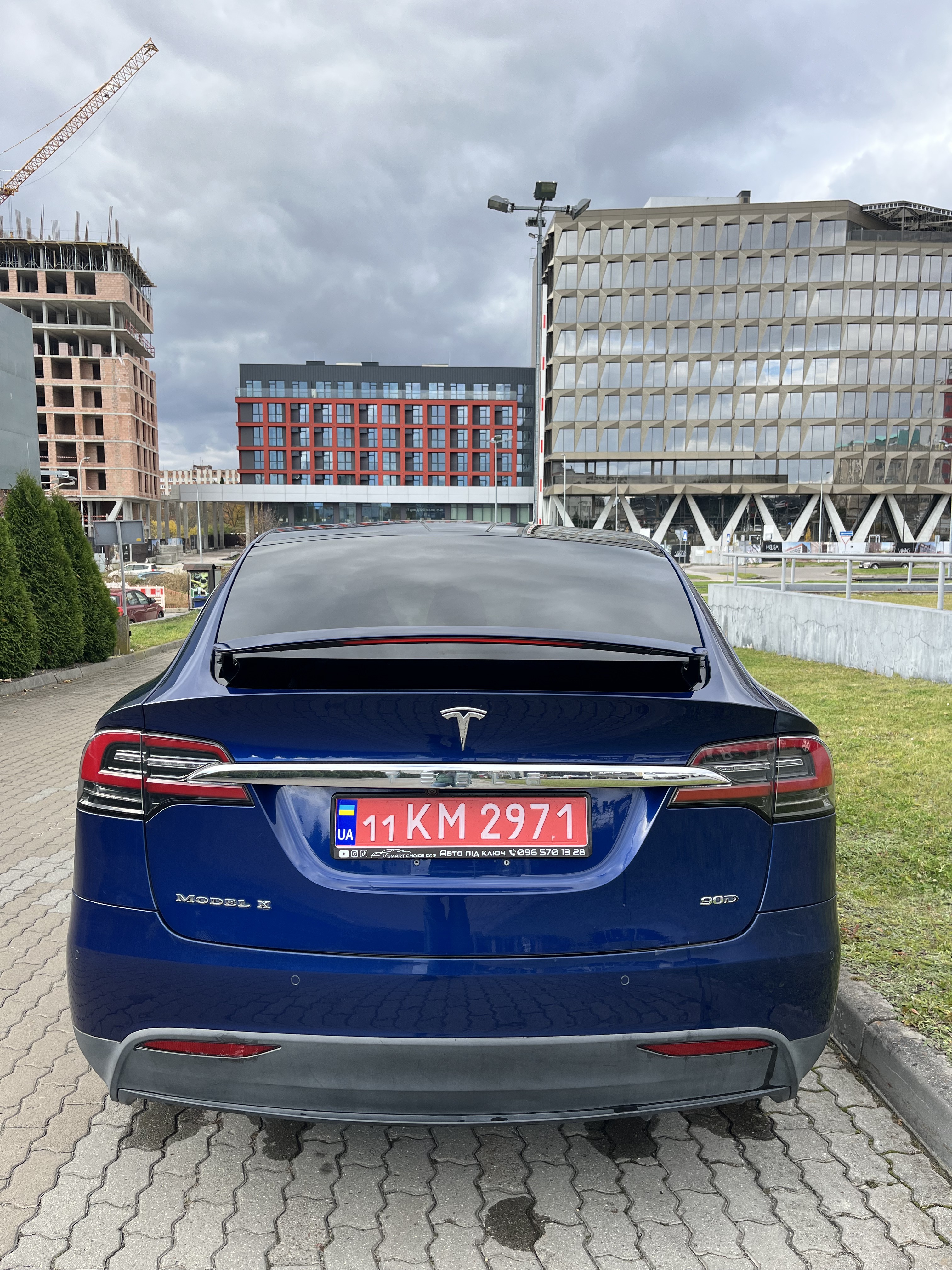 Tesla Model X 90D thumbnail 23