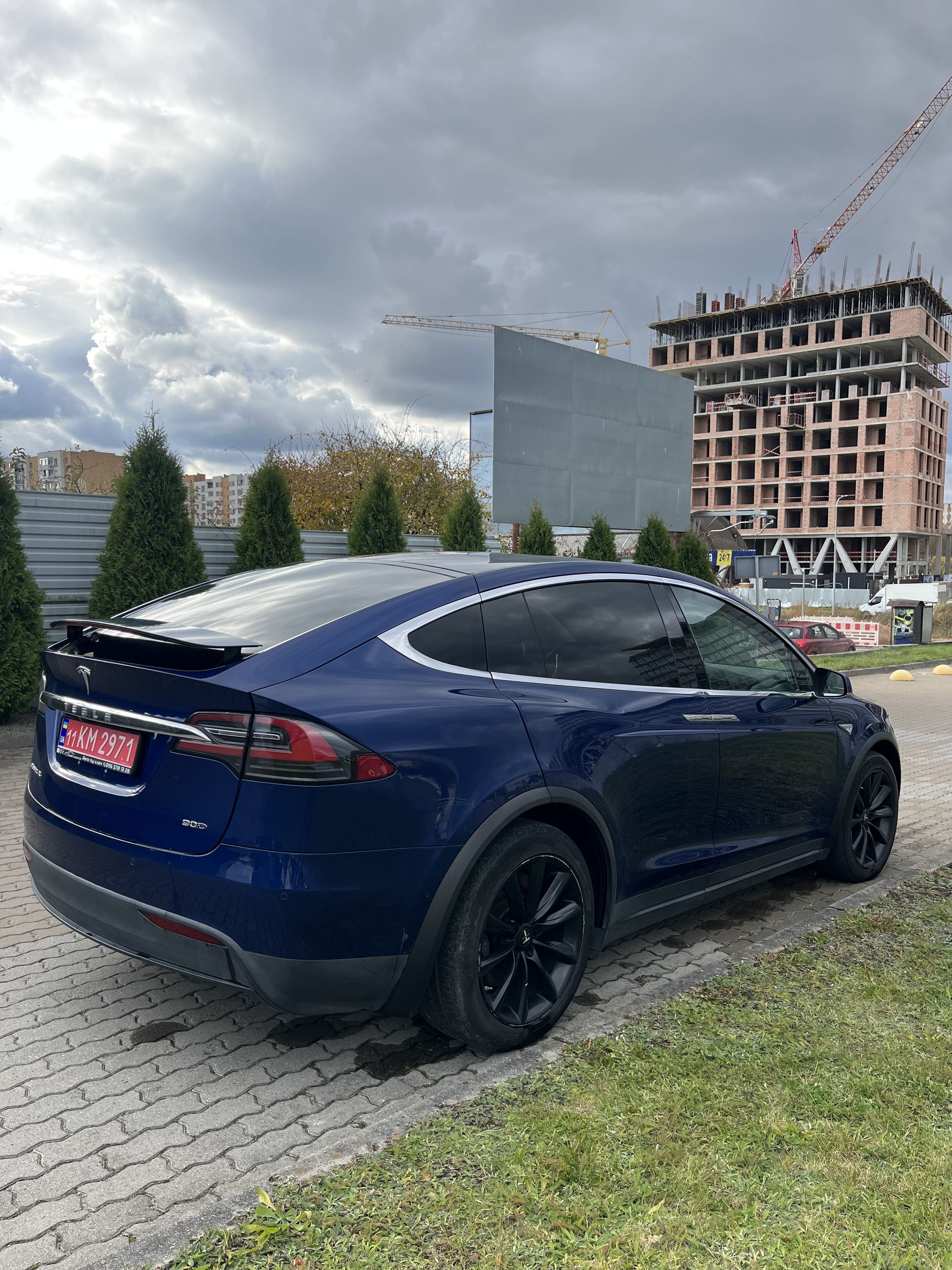 Tesla Model X 90D thumbnail 24
