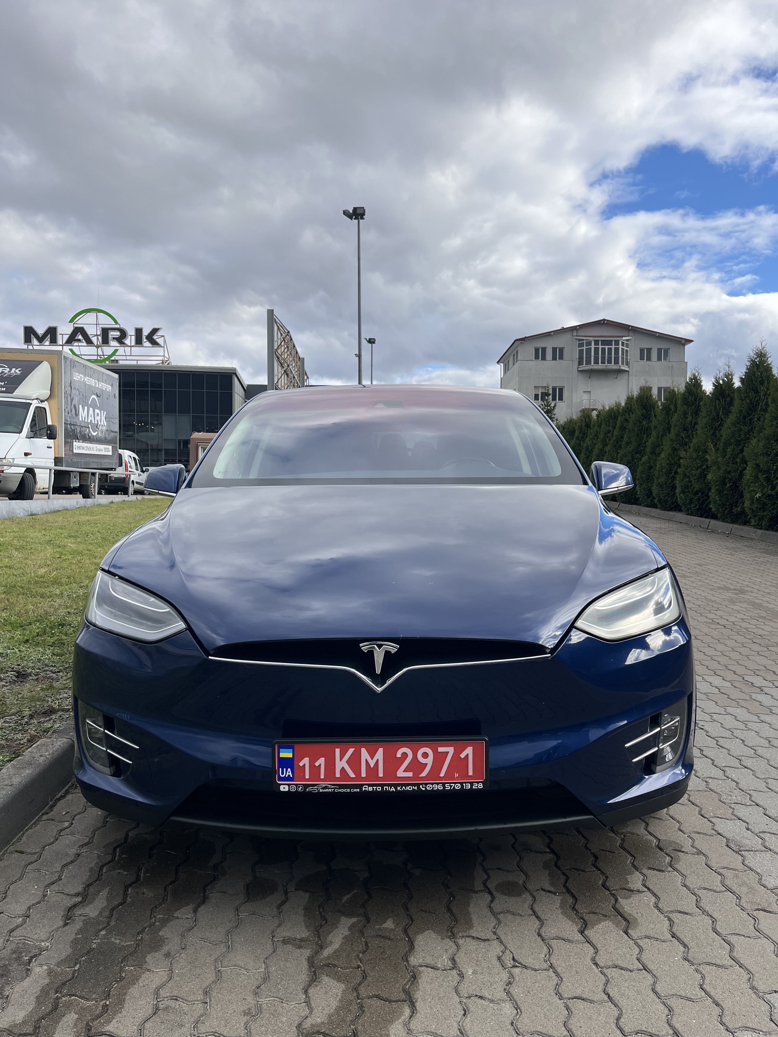 Tesla Model X 90D thumbnail 27