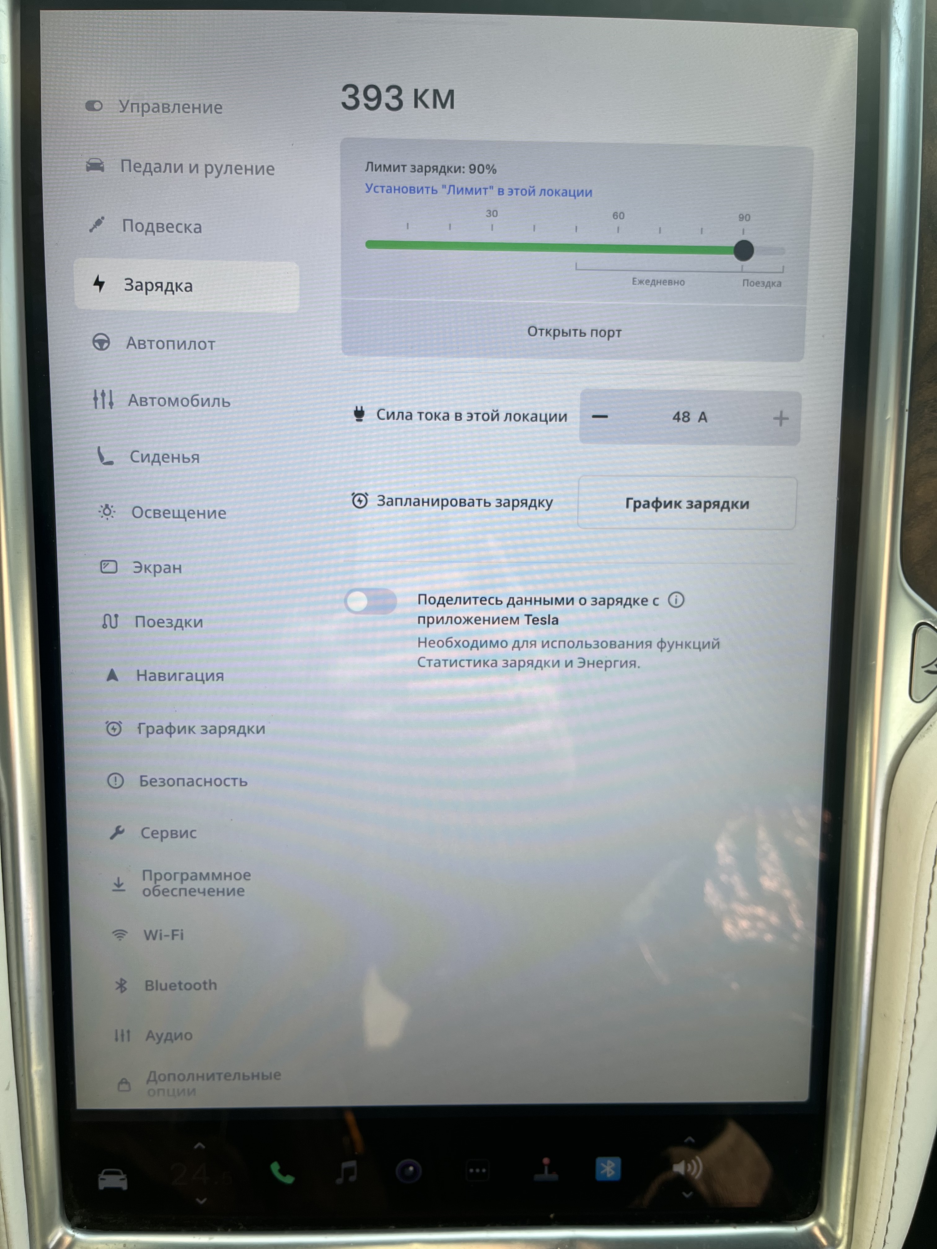 Tesla Model X 75D thumbnail 2