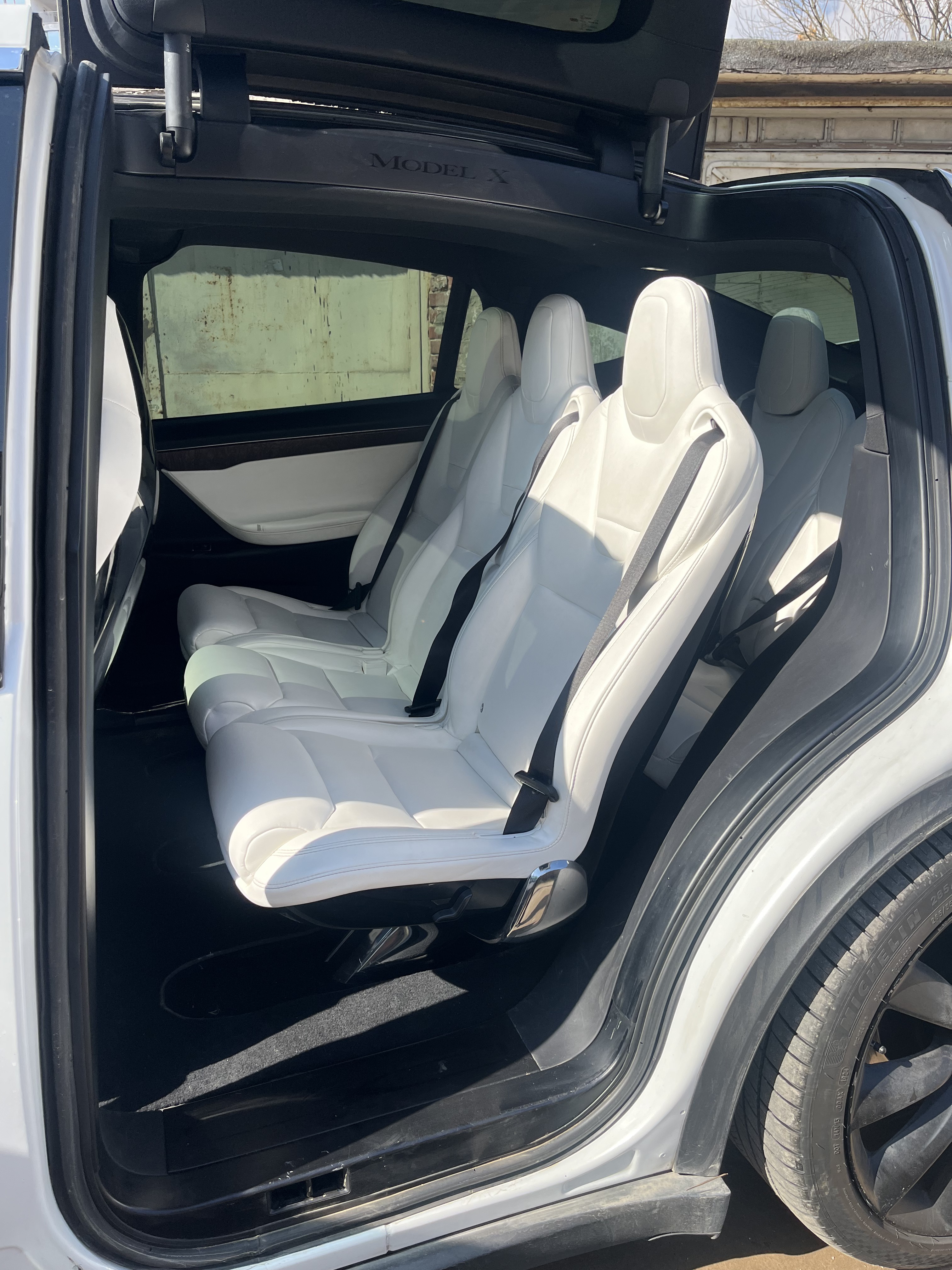 Tesla Model X 75D thumbnail 5