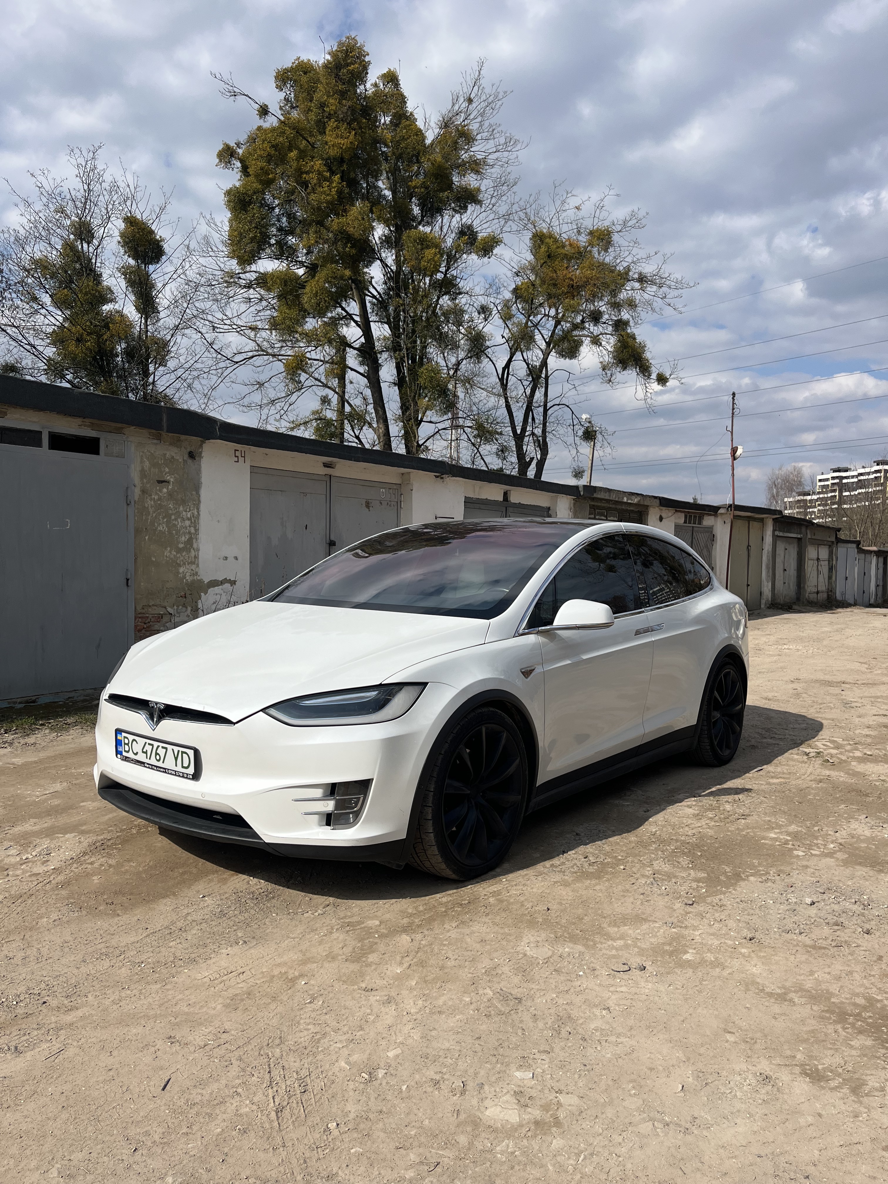 Tesla Model X 75D thumbnail 14