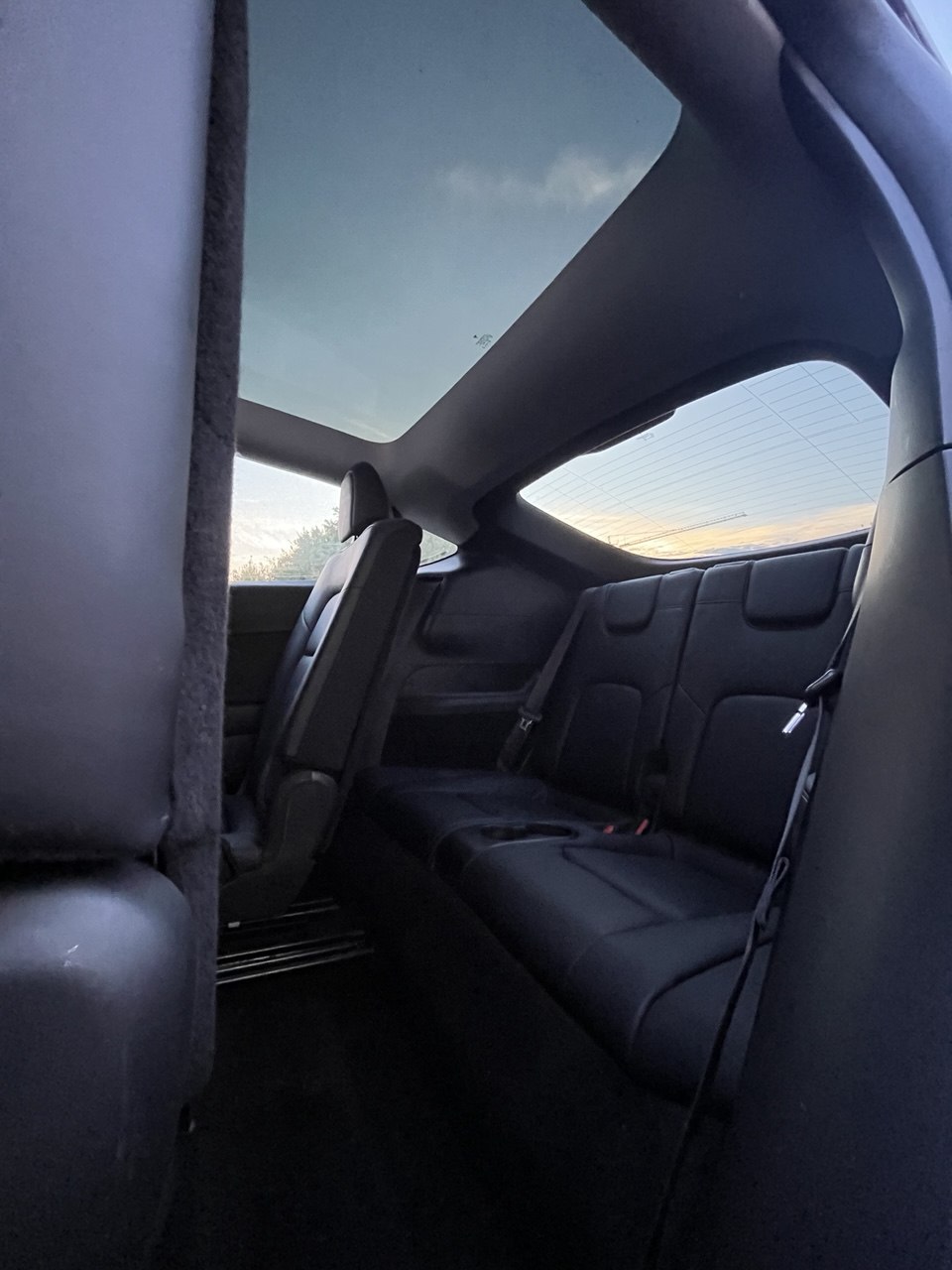Tesla Model Y Long Range Dual Motor thumbnail 2