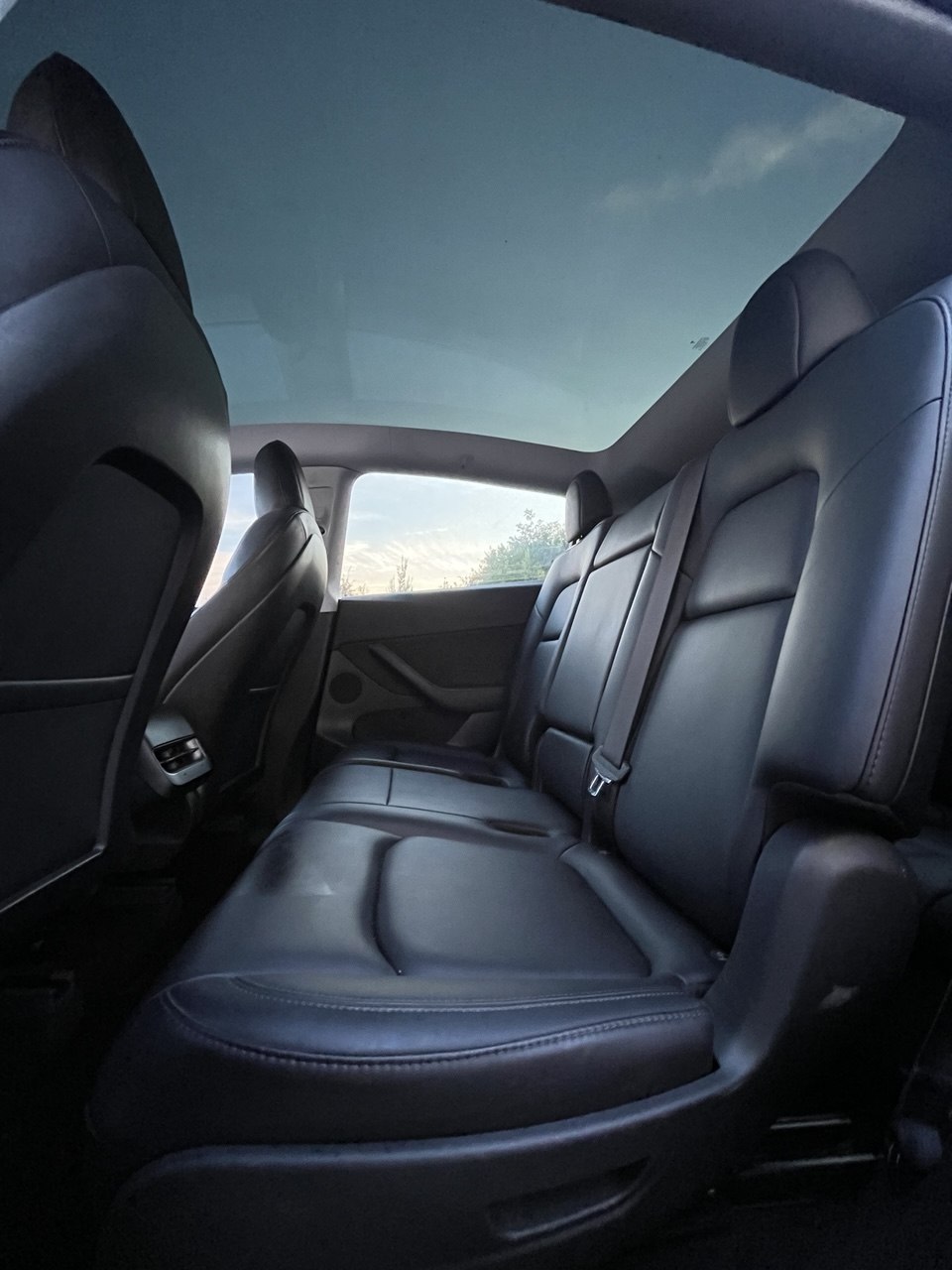 Tesla Model Y Long Range Dual Motor thumbnail 3
