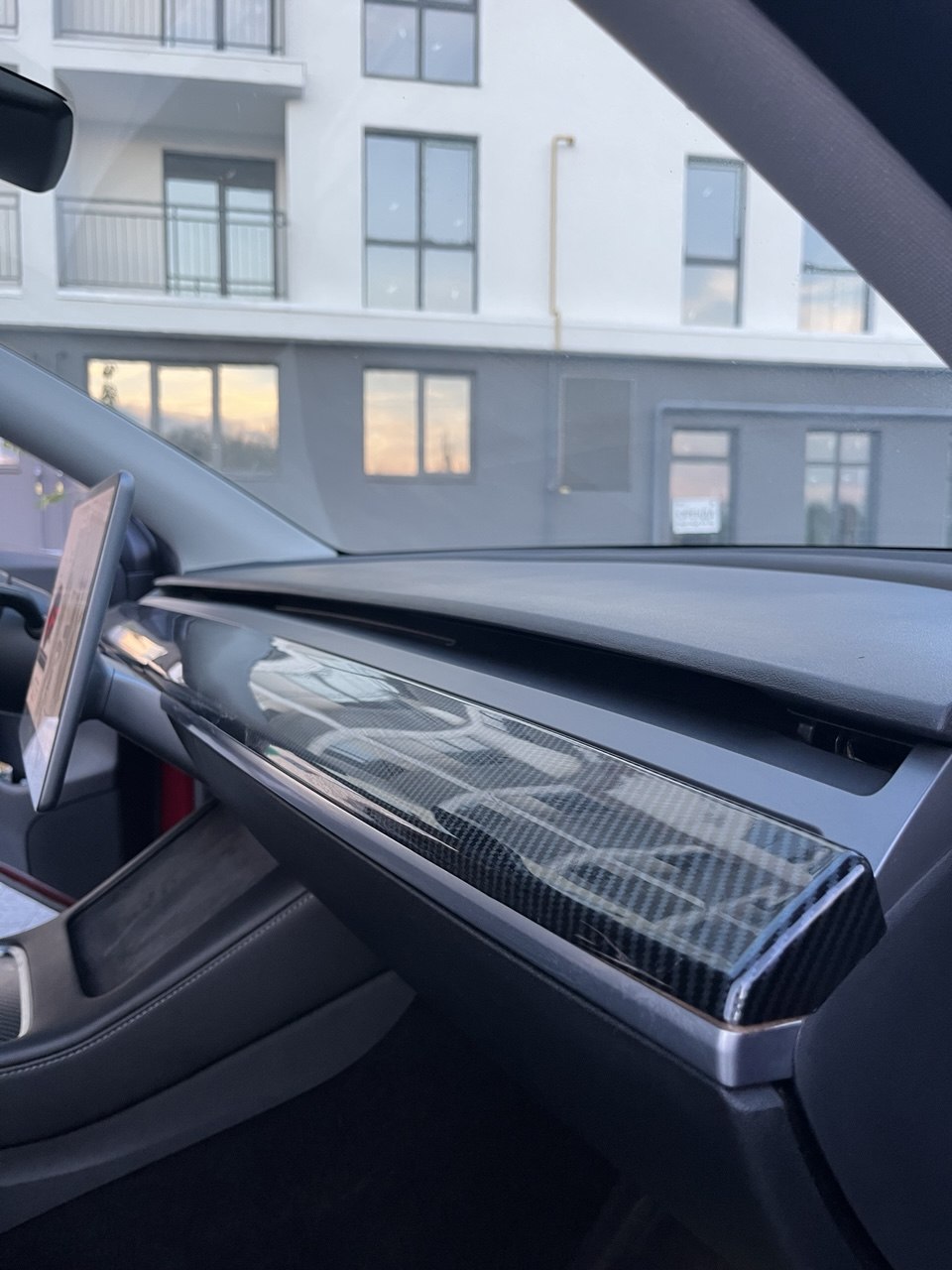 Tesla Model Y Long Range Dual Motor thumbnail 4