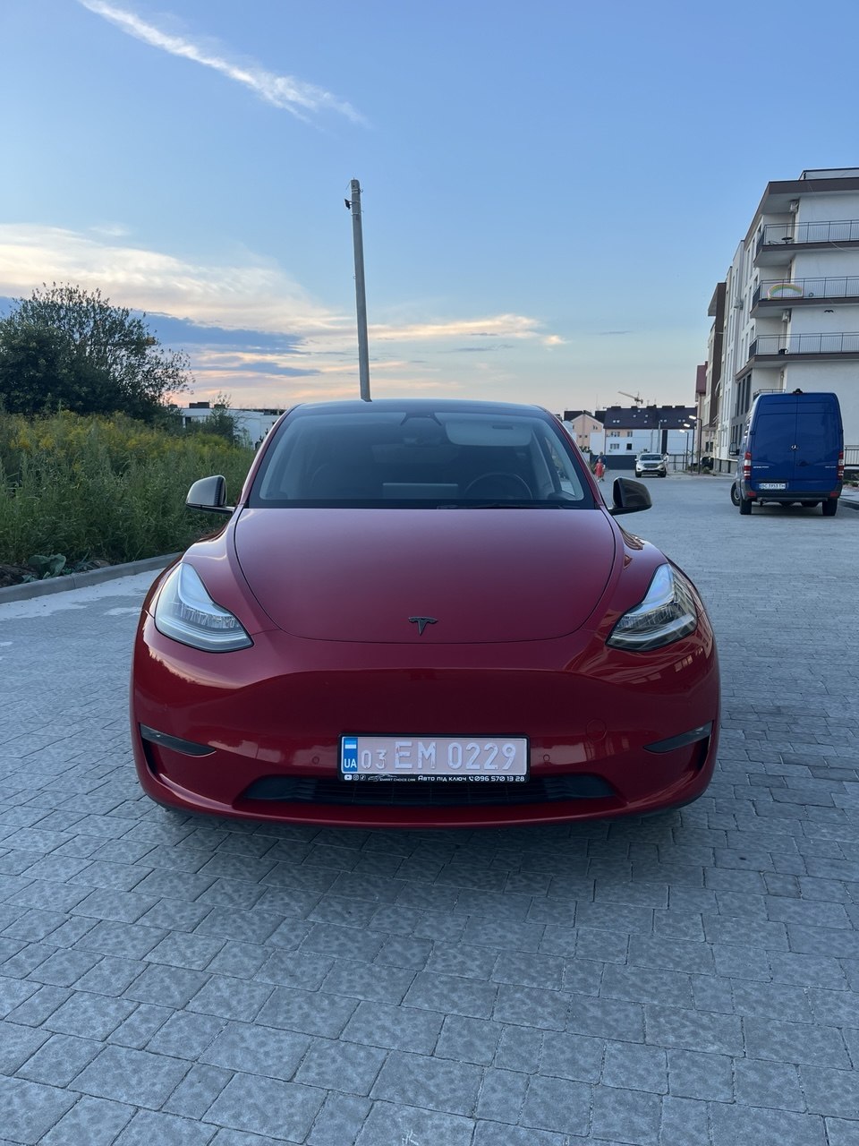 Tesla Model Y Long Range Dual Motor thumbnail 9