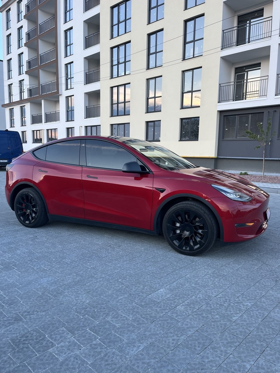 Tesla Model Y Long Range Dual Motor thumbnail 13