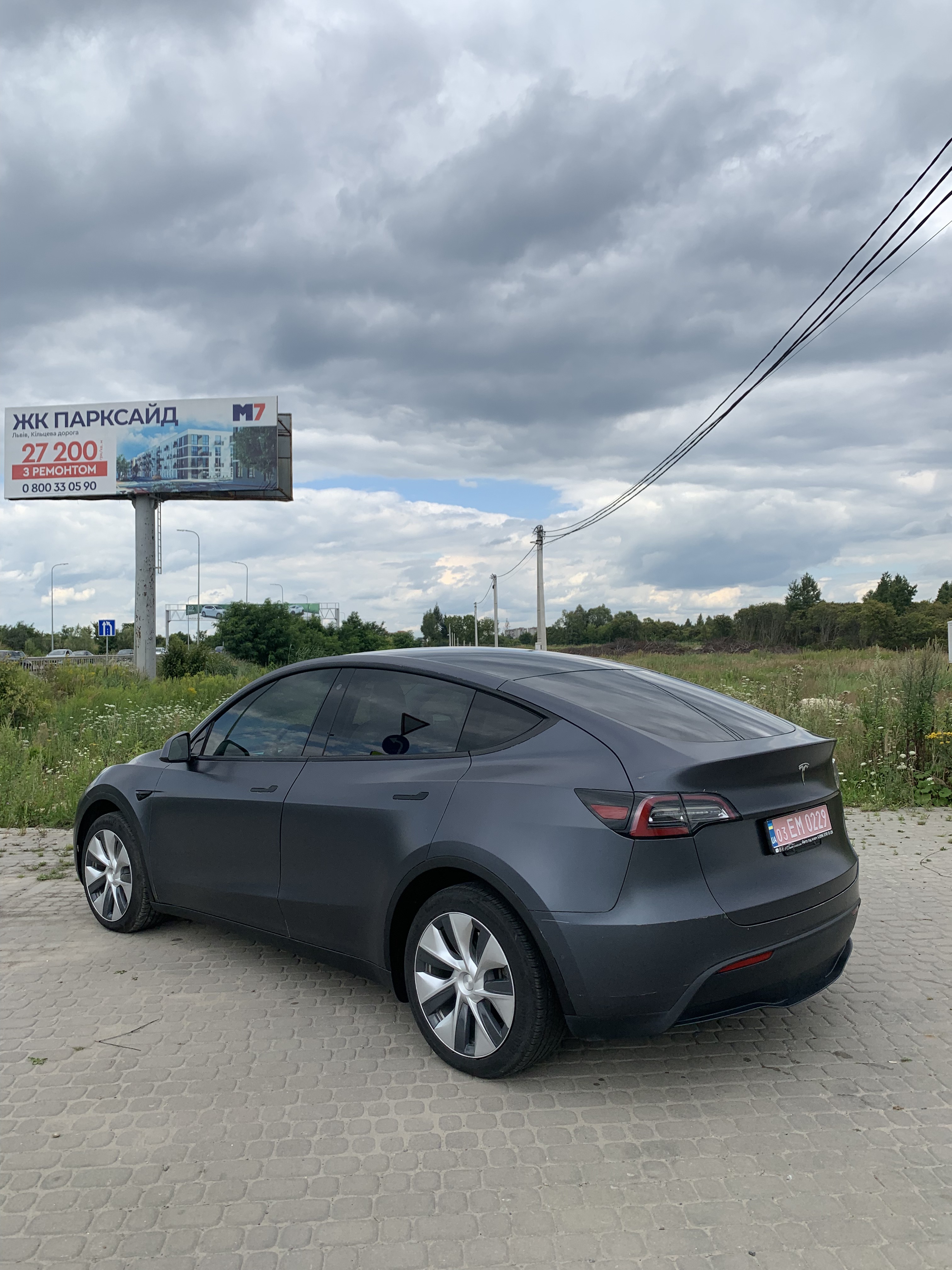Tesla Model Y Long Range 75 thumbnail 7